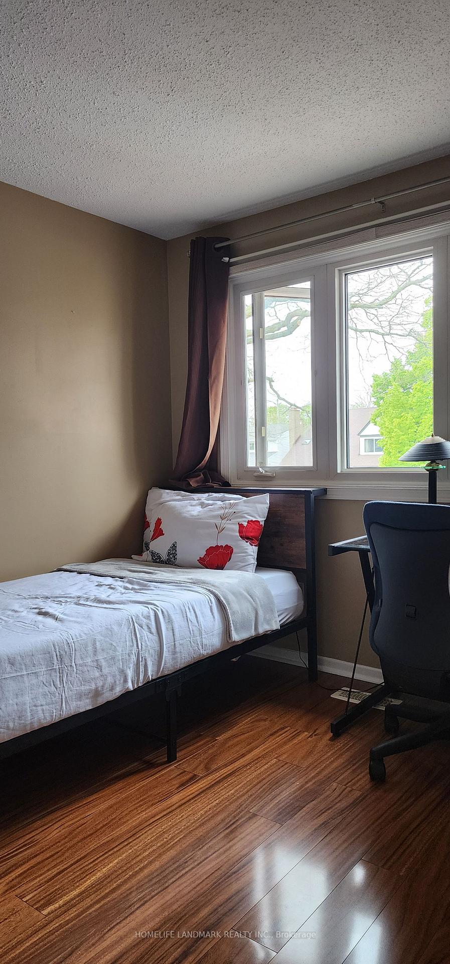 Photo 8 of 11 Andrea Road, Ajax, South East — HOMEH