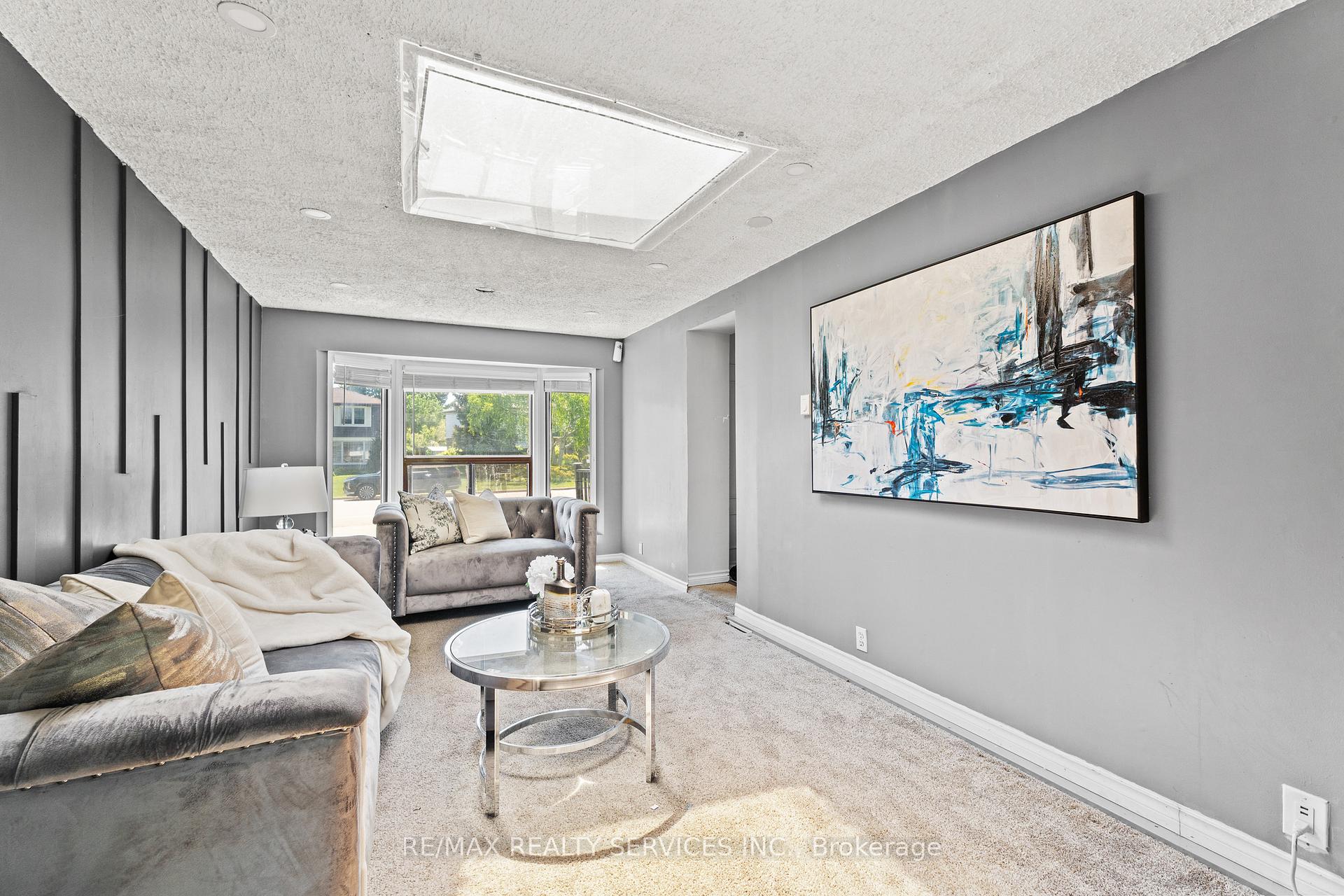 Photo 3 of 80 Brookland Drive, Brampton, Avondale — HOMEH