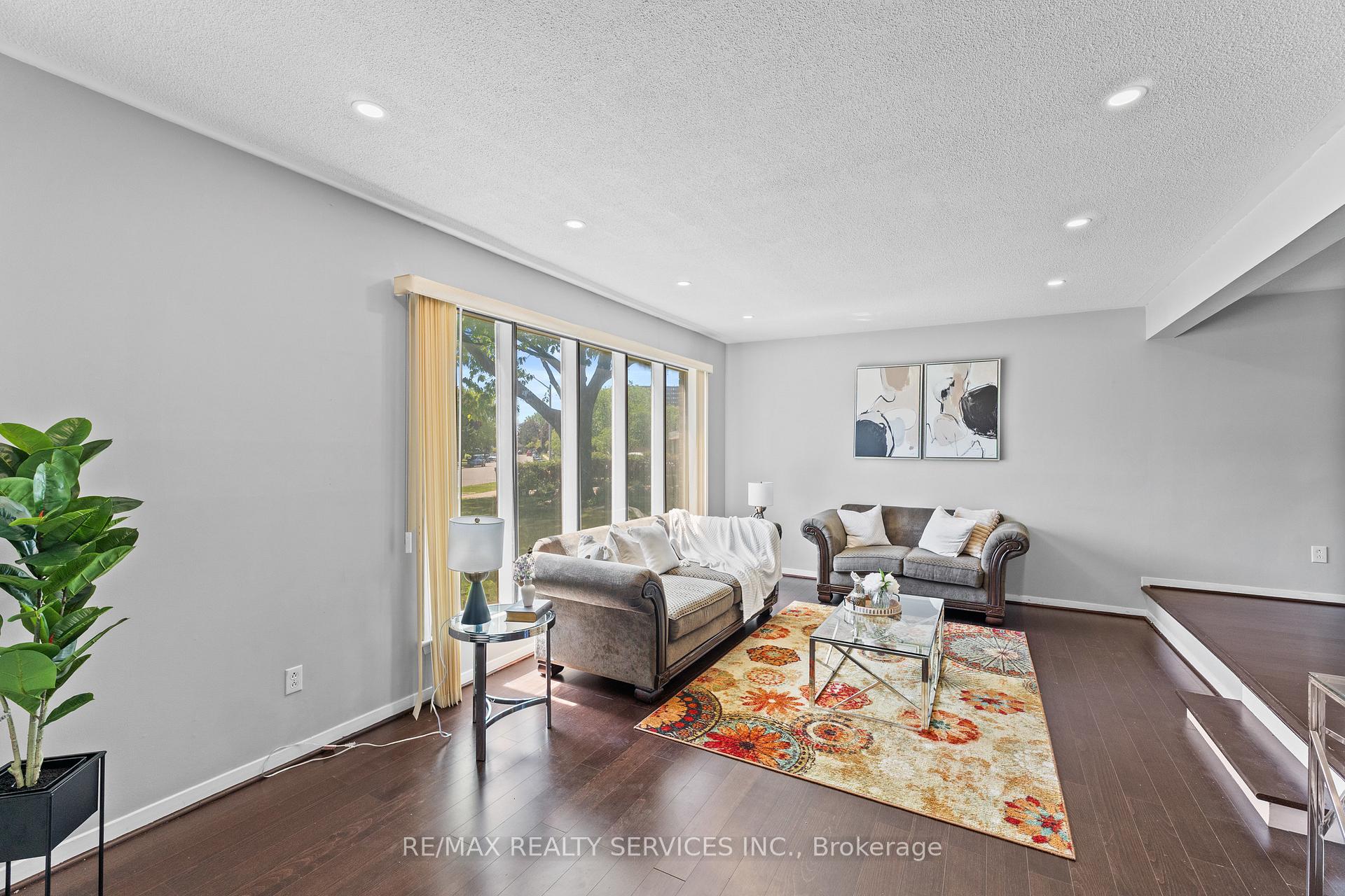 Photo 30 of 80 Brookland Drive, Brampton, Avondale — HOMEH