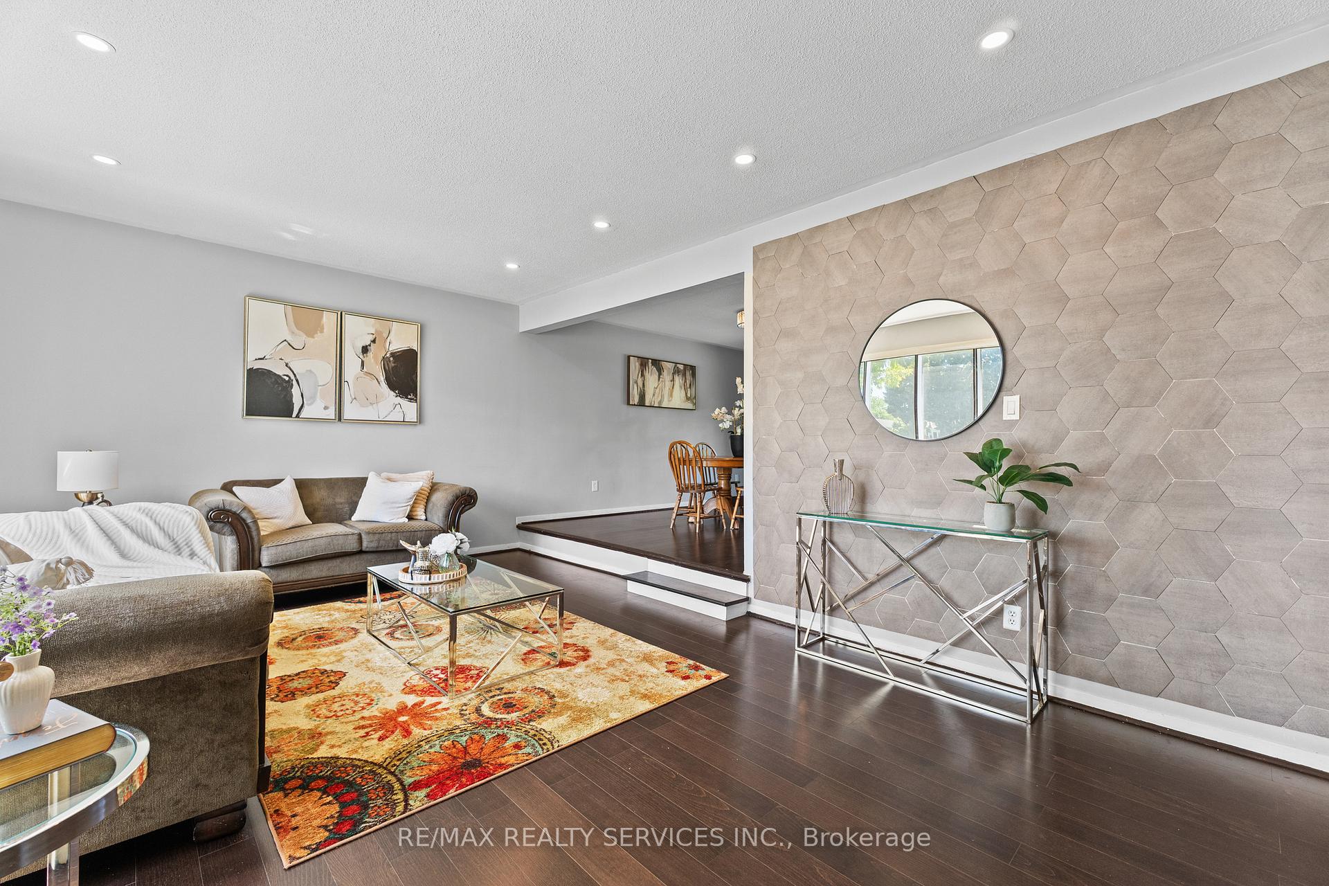 Photo 9 of 80 Brookland Drive, Brampton, Avondale — HOMEH