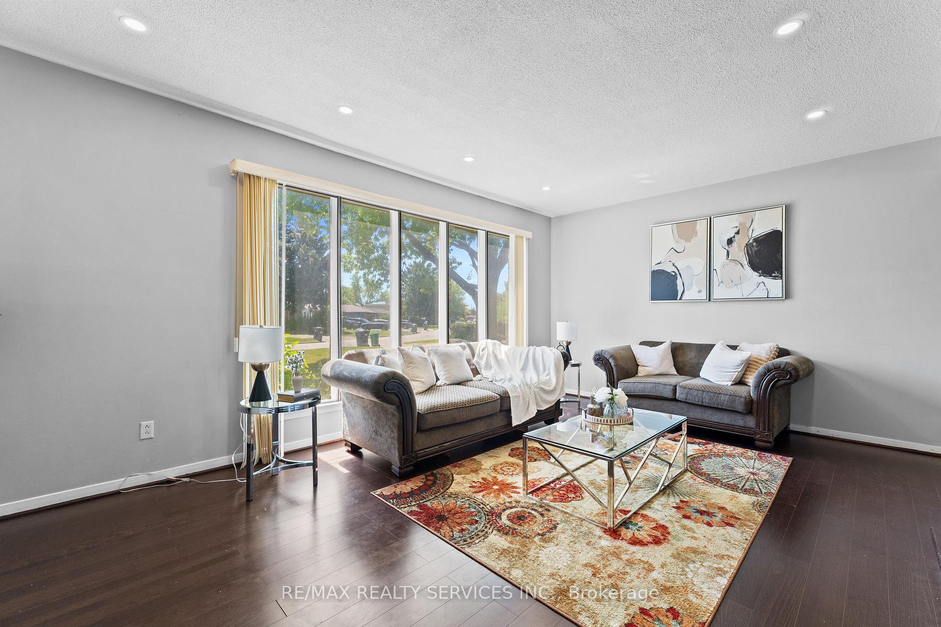 Photo 31 of 80 Brookland Drive, Brampton, Avondale — HOMEH