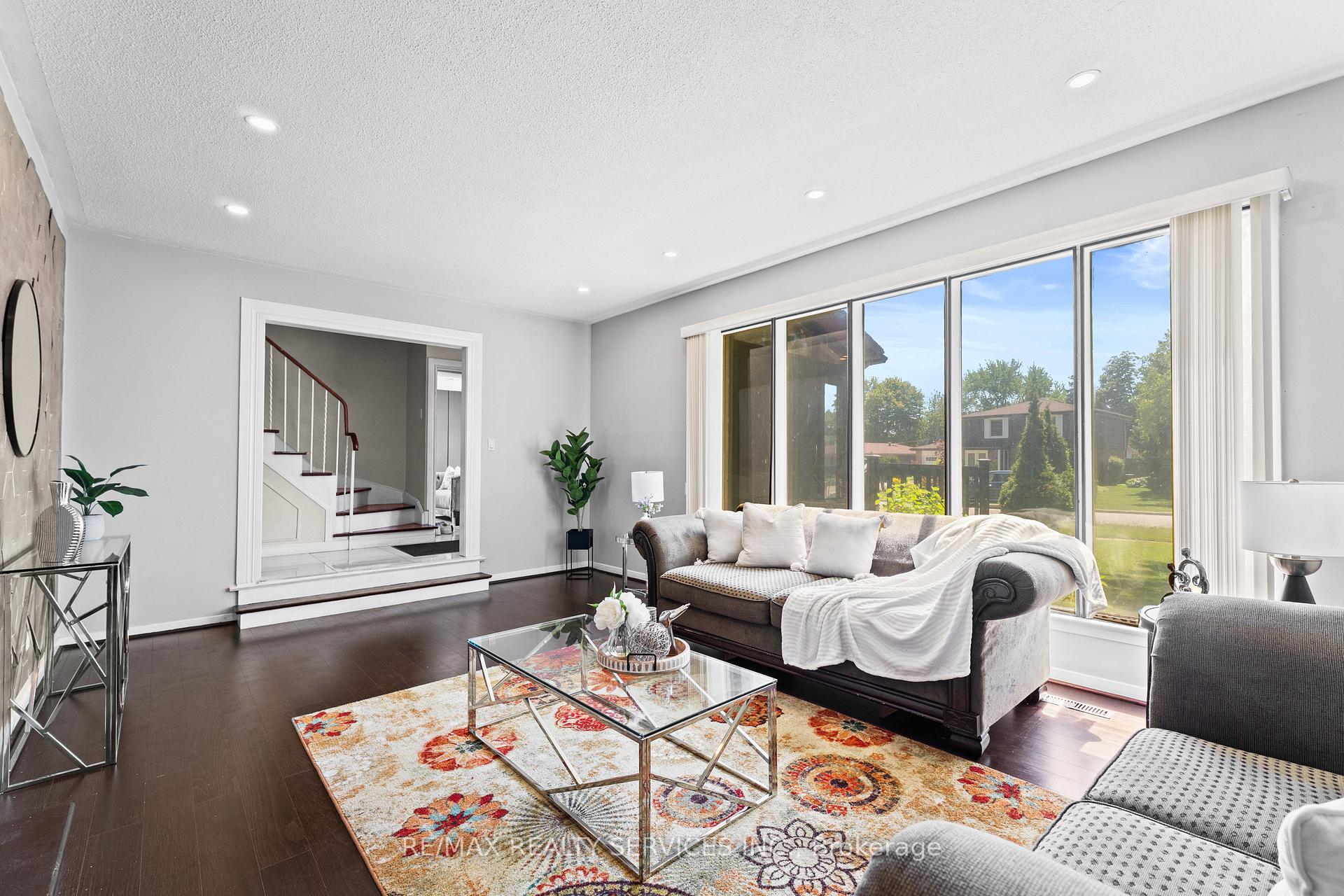 Photo 6 of 80 Brookland Drive, Brampton, Avondale — HOMEH