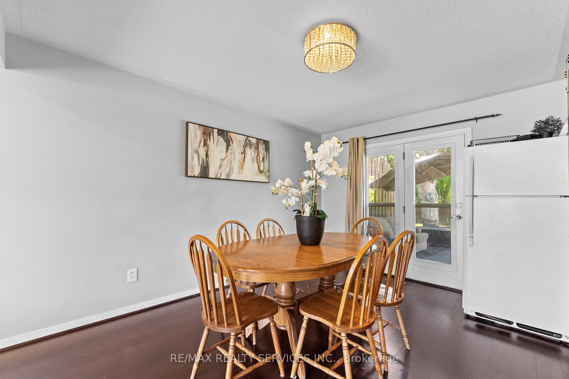 Photo 8 of 80 Brookland Drive, Brampton, Avondale — HOMEH