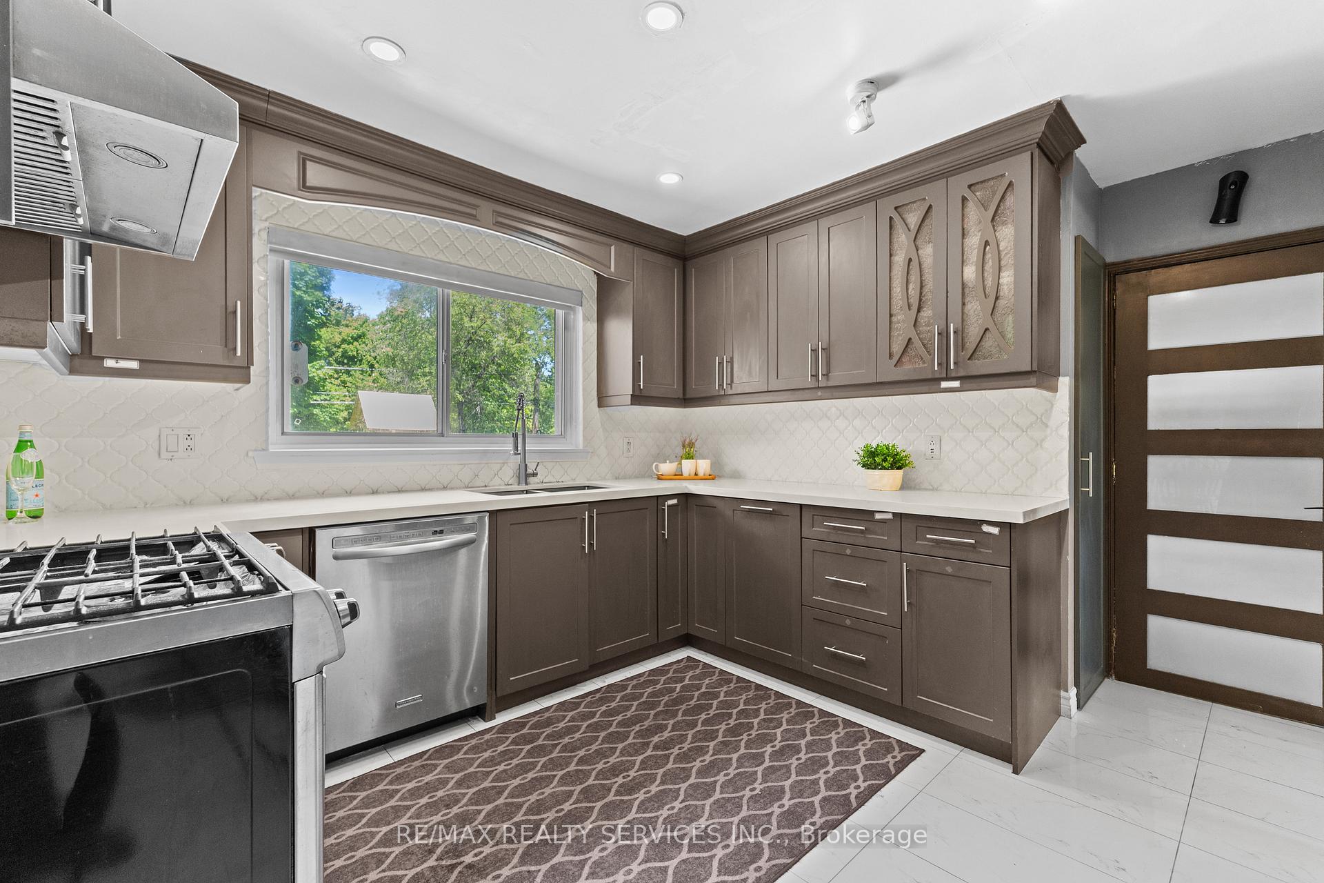 Photo 13 of 80 Brookland Drive, Brampton, Avondale — HOMEH