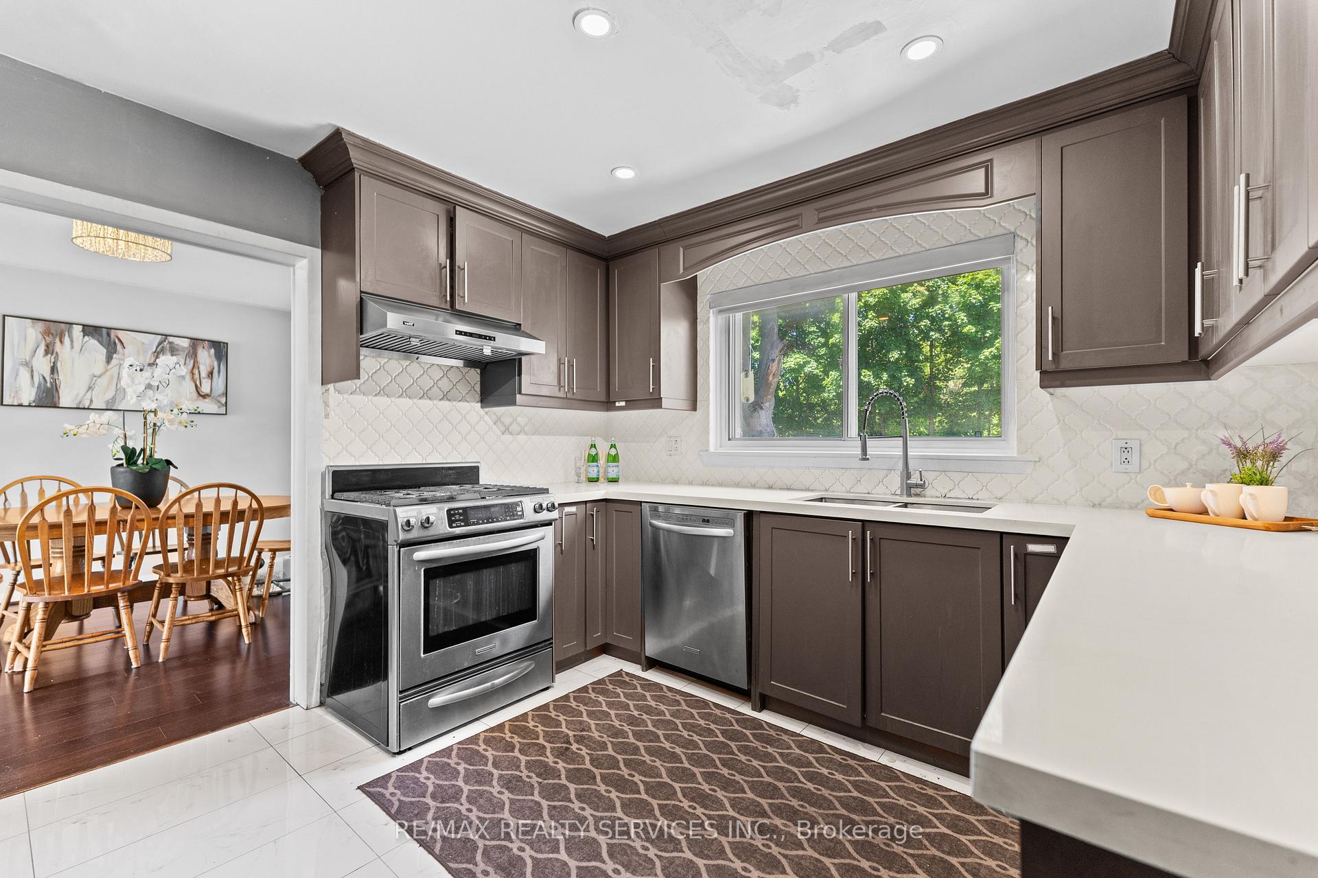 Photo 14 of 80 Brookland Drive, Brampton, Avondale — HOMEH
