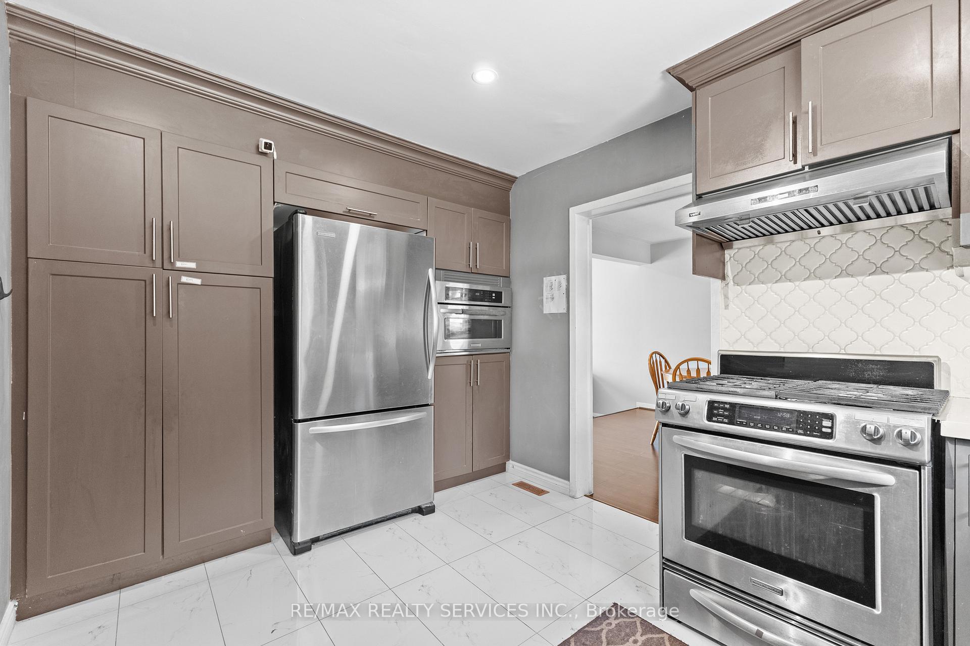 Photo 32 of 80 Brookland Drive, Brampton, Avondale — HOMEH