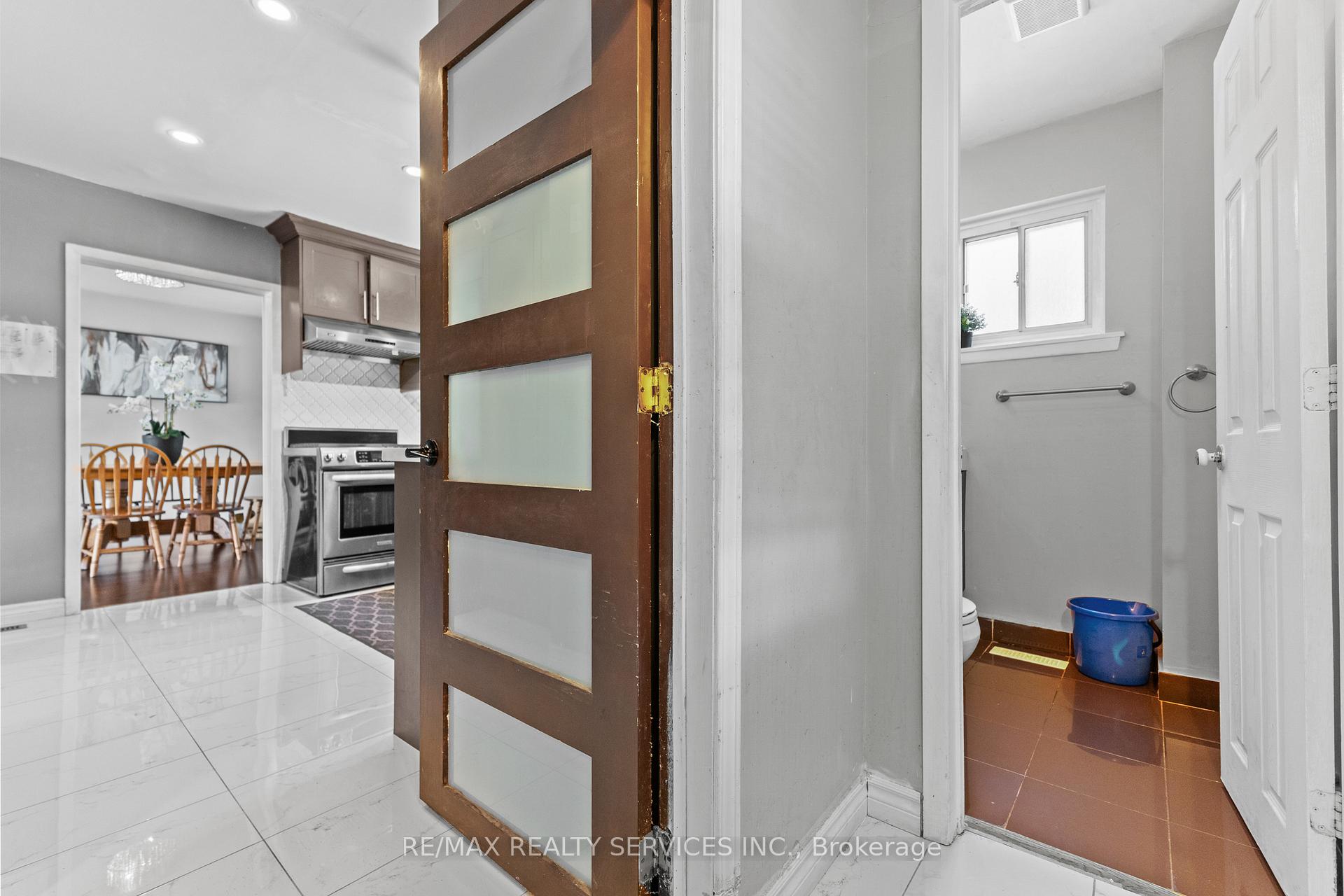 Photo 10 of 80 Brookland Drive, Brampton, Avondale — HOMEH