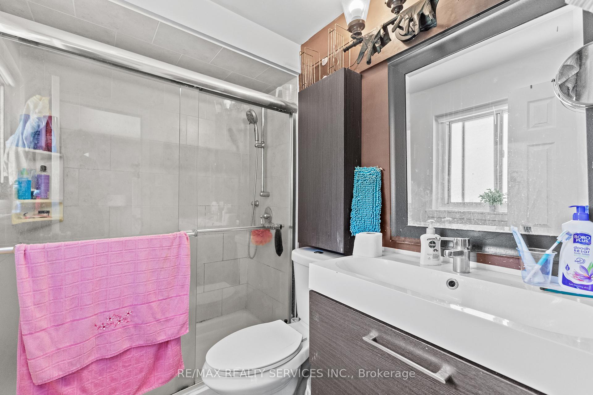 Photo 18 of 80 Brookland Drive, Brampton, Avondale — HOMEH