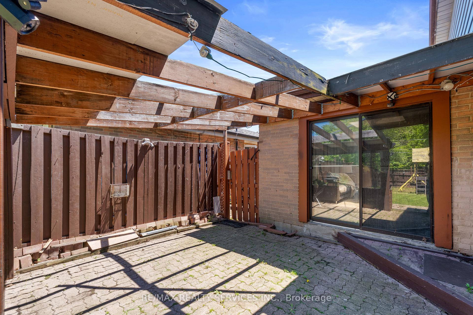 Photo 23 of 80 Brookland Drive, Brampton, Avondale — HOMEH