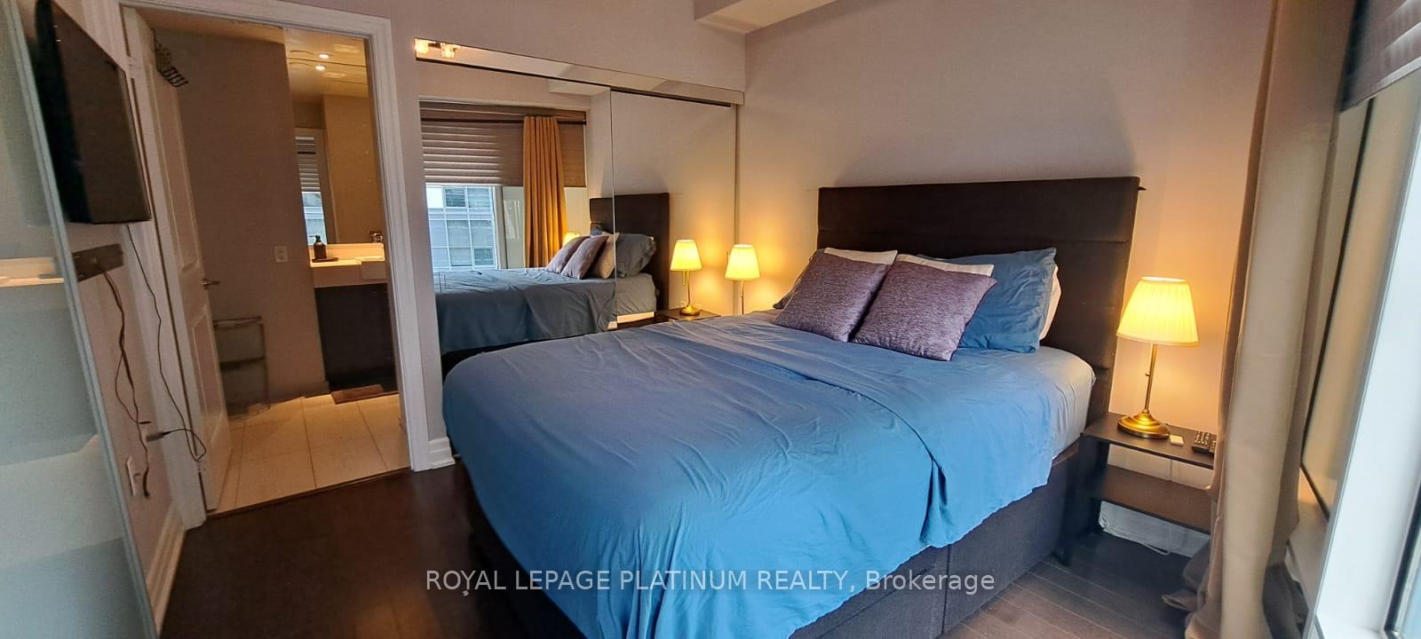 Photo 5 of Unit 2402, 8 The Esplanade, Toronto, Waterfront Communities — HOMEH