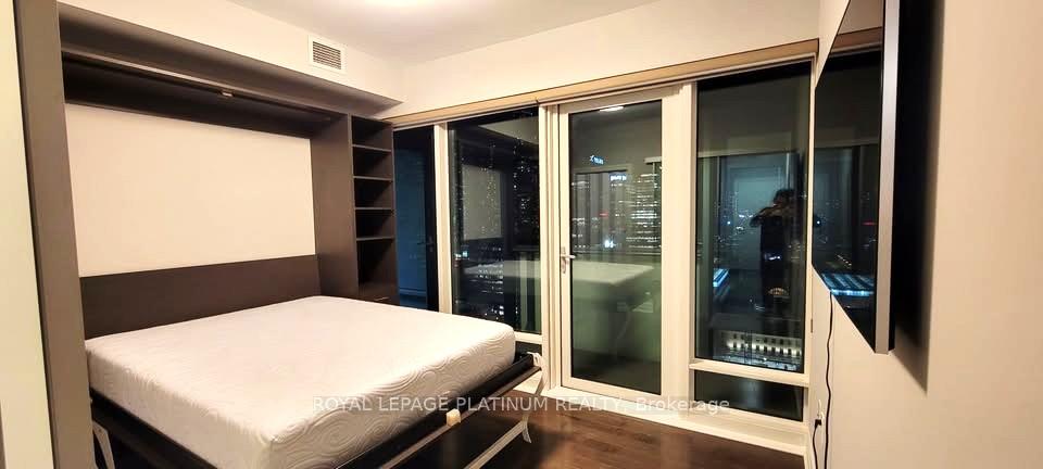 Photo 6 of Unit 2402, 8 The Esplanade, Toronto, Waterfront Communities — HOMEH