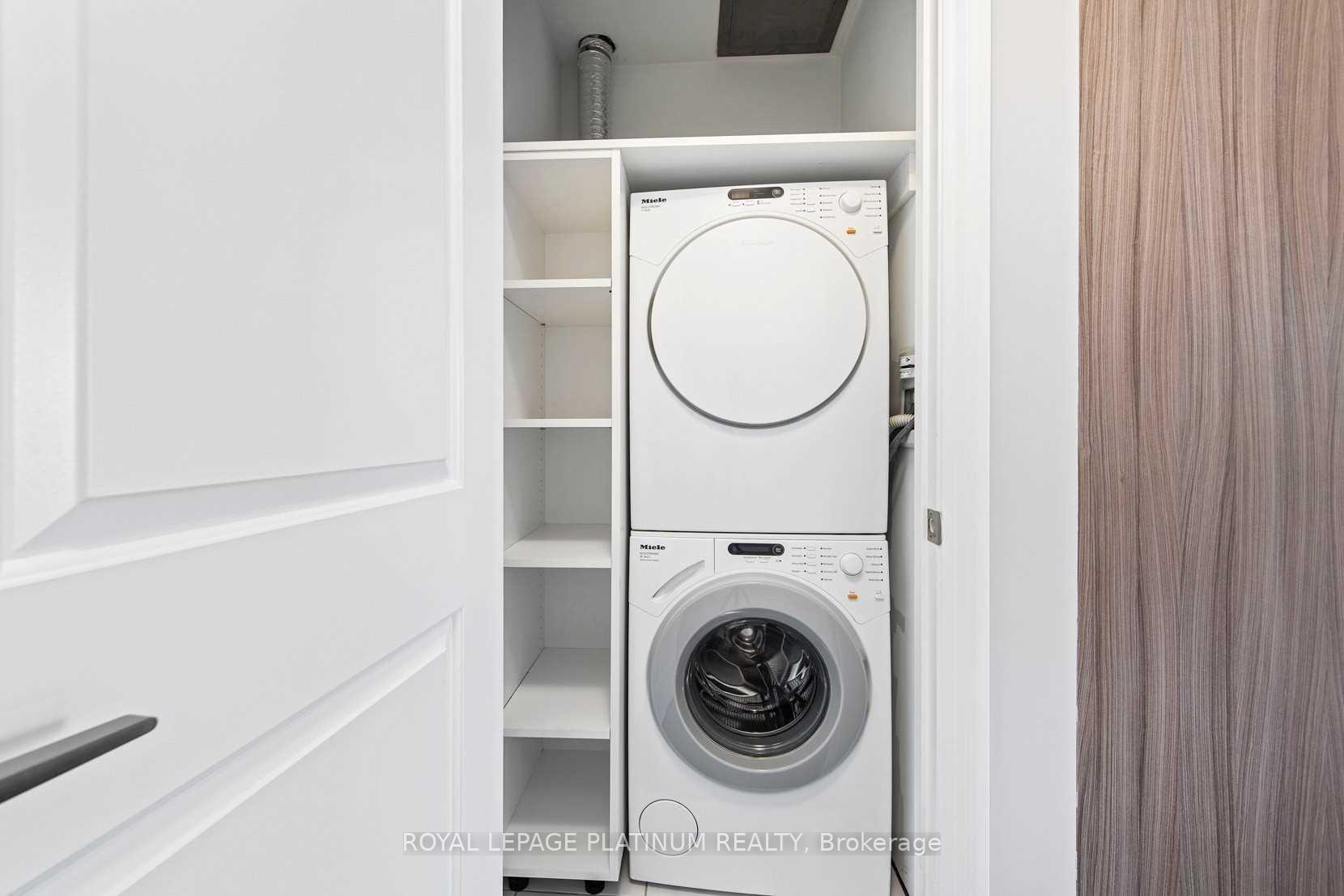Photo 7 of Unit 2402, 8 The Esplanade, Toronto, Waterfront Communities — HOMEH