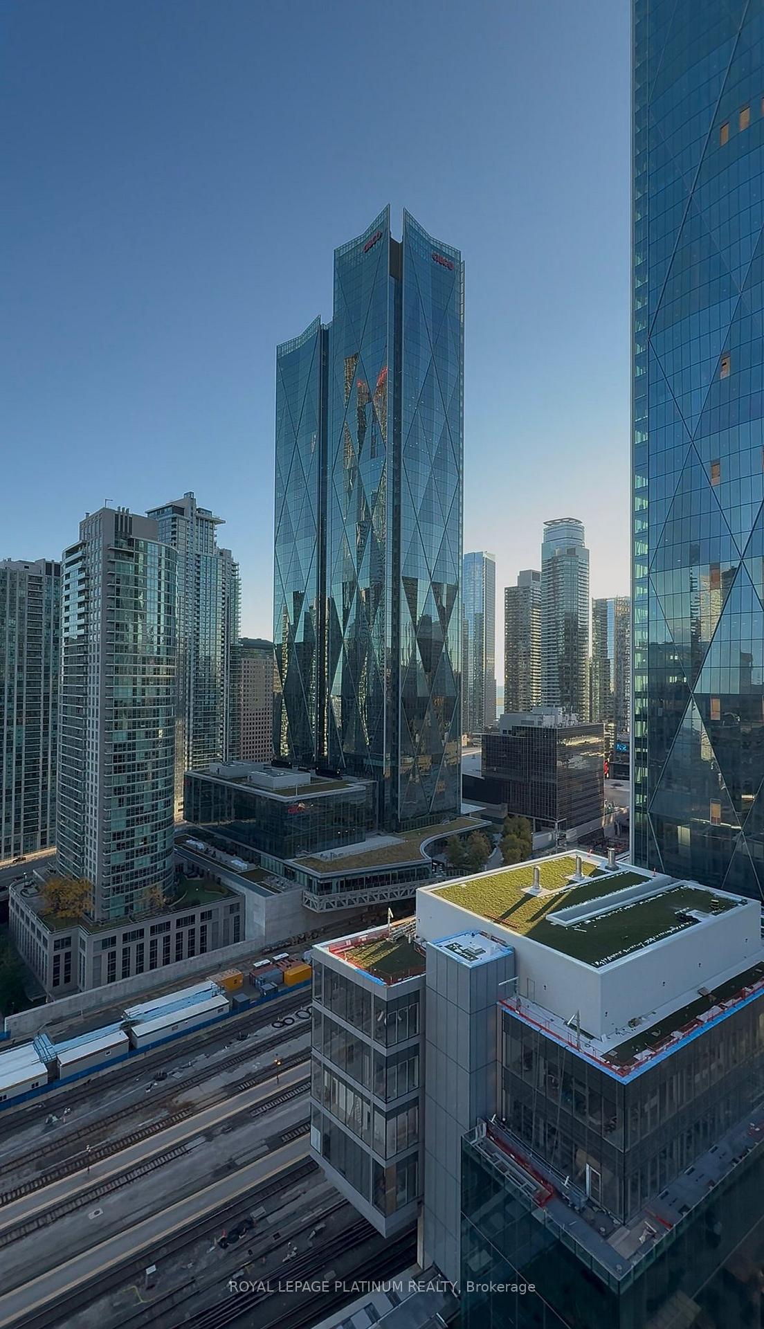 Photo 10 of Unit 2402, 8 The Esplanade, Toronto, Waterfront Communities — HOMEH