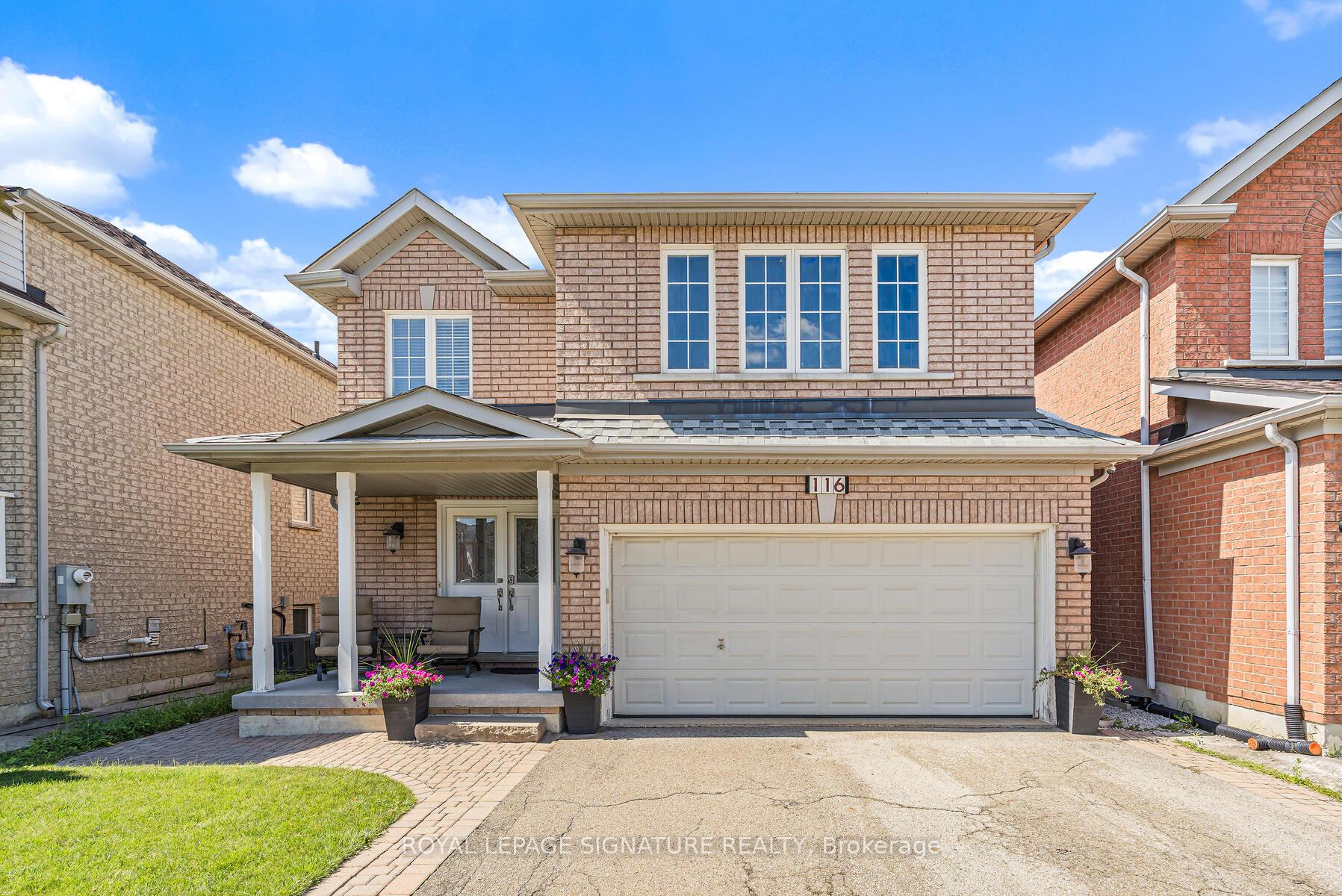 Front of 116 River Rock Crescent