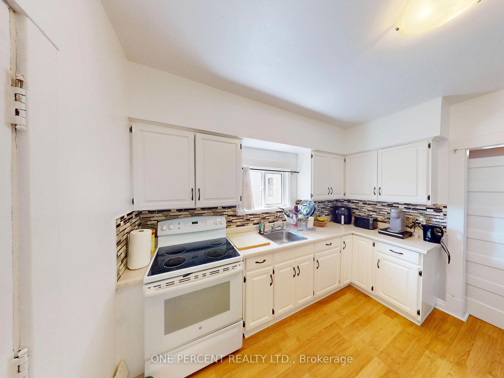 Photo 7 of 34 Berryman Avenue, St. Catharines, E. Chester — HOMEH