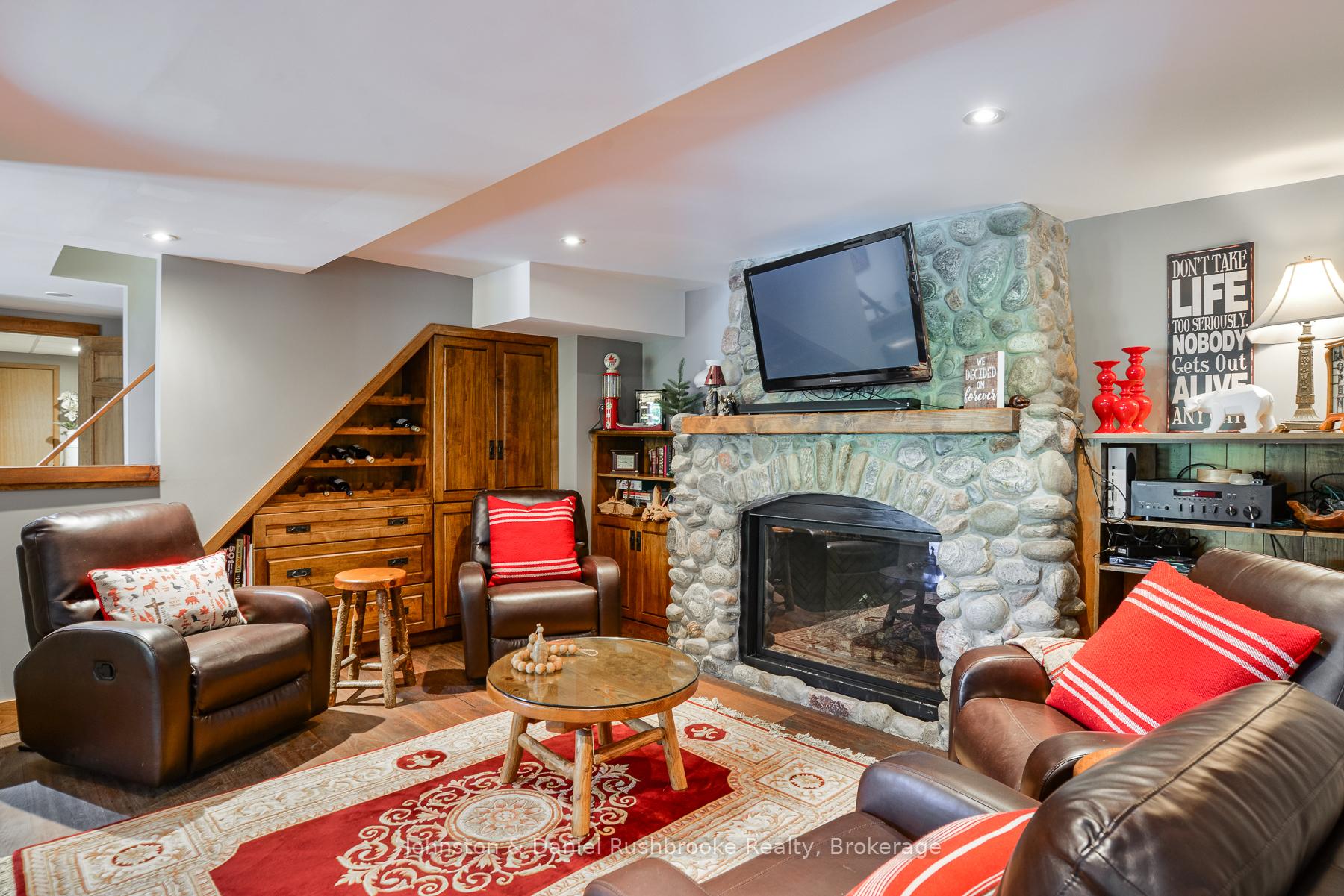 Photo 23 of 38 Armstrong Lane, Kearney — HOMEH