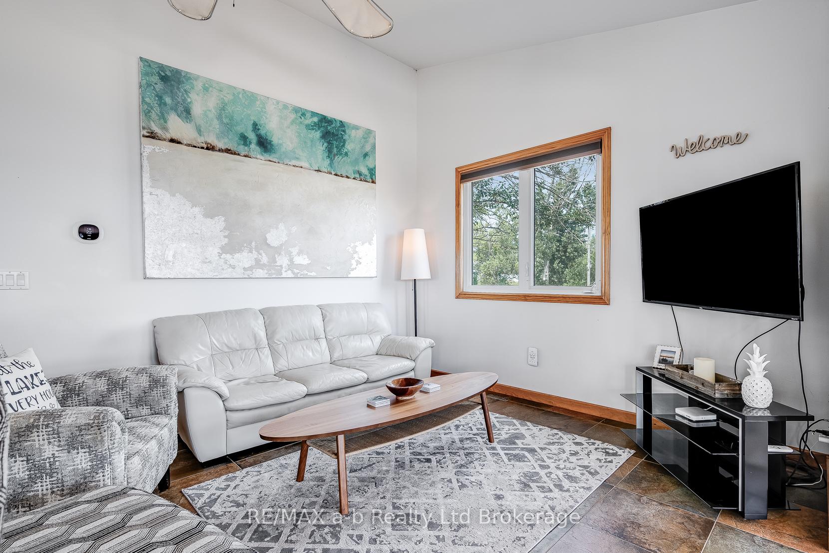 Photo 5 of 51 Marentette Beach Road, Leamington — HOMEH