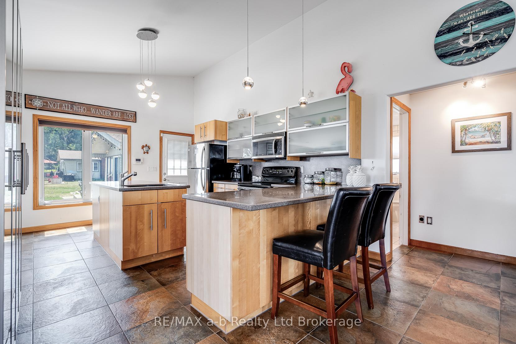 Photo 8 of 51 Marentette Beach Road, Leamington — HOMEH