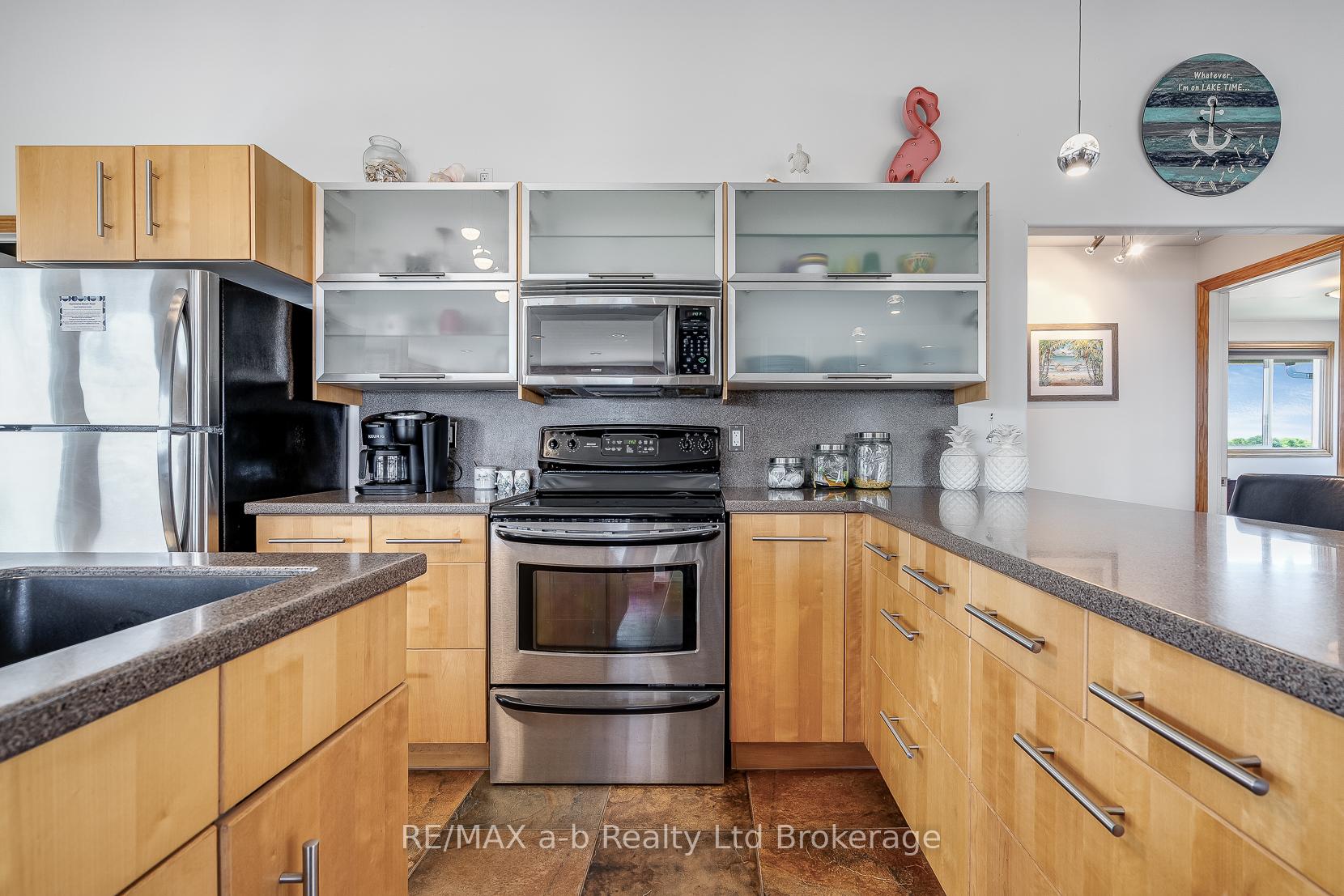 Photo 10 of 51 Marentette Beach Road, Leamington — HOMEH