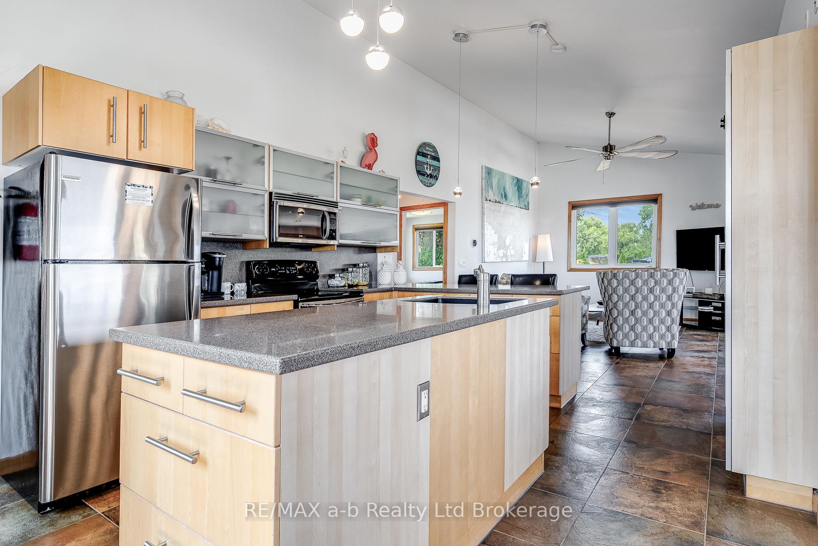 Photo 14 of 51 Marentette Beach Road, Leamington — HOMEH
