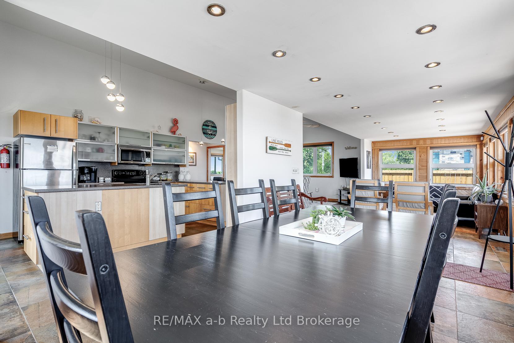 Photo 17 of 51 Marentette Beach Road, Leamington — HOMEH