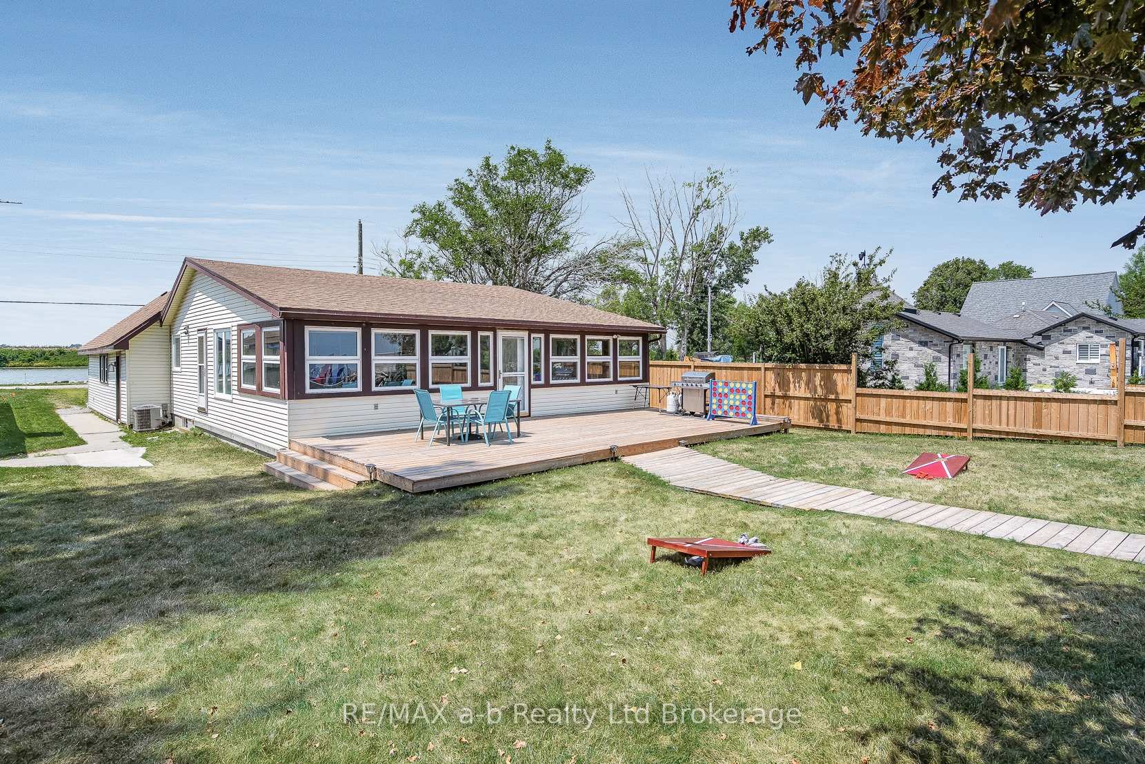 Photo 30 of 51 Marentette Beach Road, Leamington — HOMEH