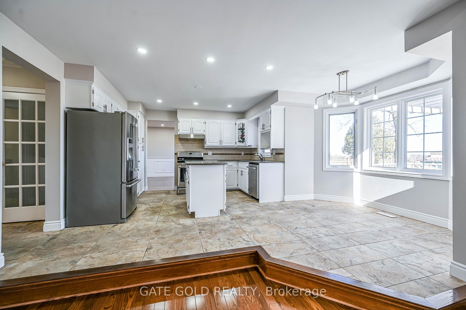 Photo 8 of 228 Highland Road W, Hamilton, Stoney Creek — HOMEH