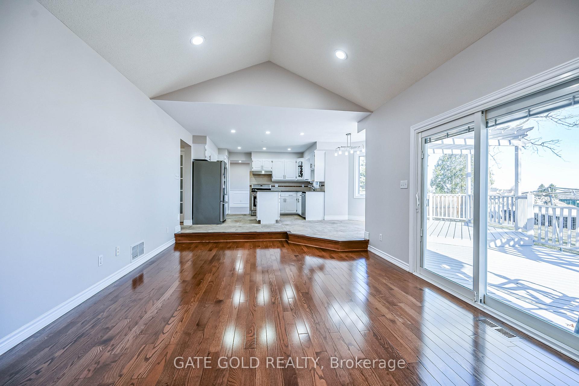 Photo 11 of 228 Highland Road W, Hamilton, Stoney Creek — HOMEH
