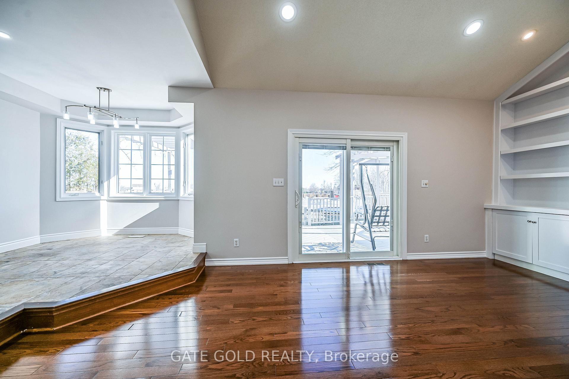Photo 12 of 228 Highland Road W, Hamilton, Stoney Creek — HOMEH