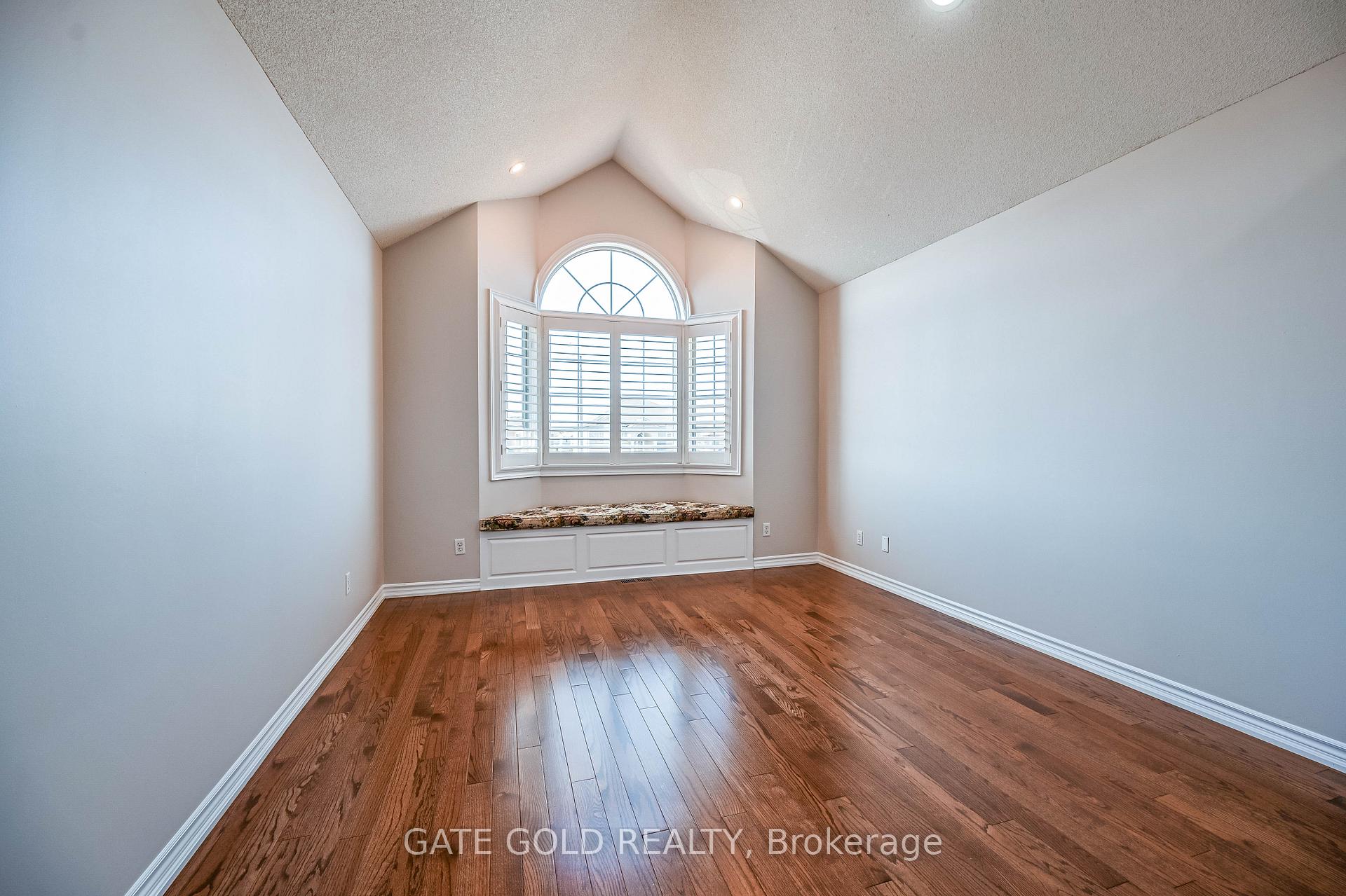 Photo 17 of 228 Highland Road W, Hamilton, Stoney Creek — HOMEH
