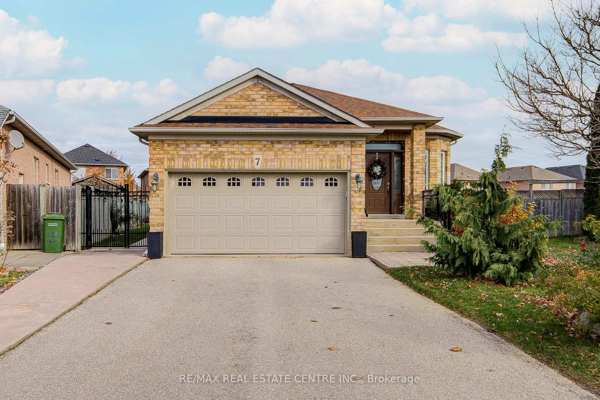 Photo 1 of 7 Carmichael Court, Caledon, Bolton West — HOMEH