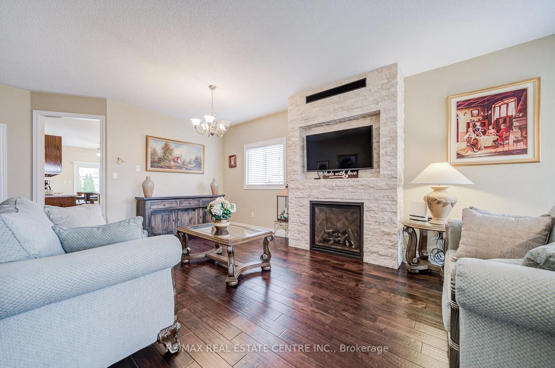 Photo 5 of 7 Carmichael Court, Caledon, Bolton West — HOMEH