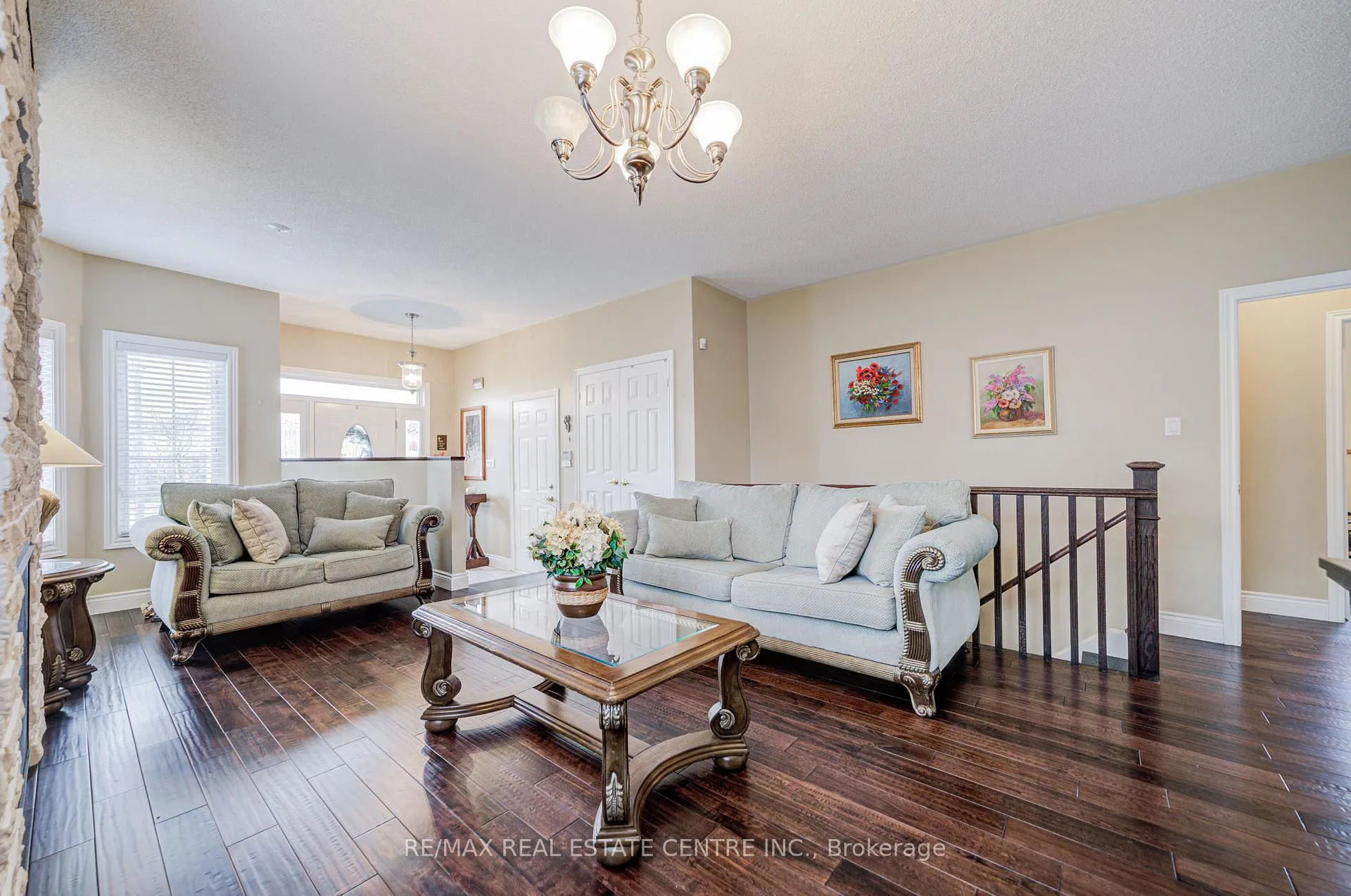 Photo 6 of 7 Carmichael Court, Caledon, Bolton West — HOMEH