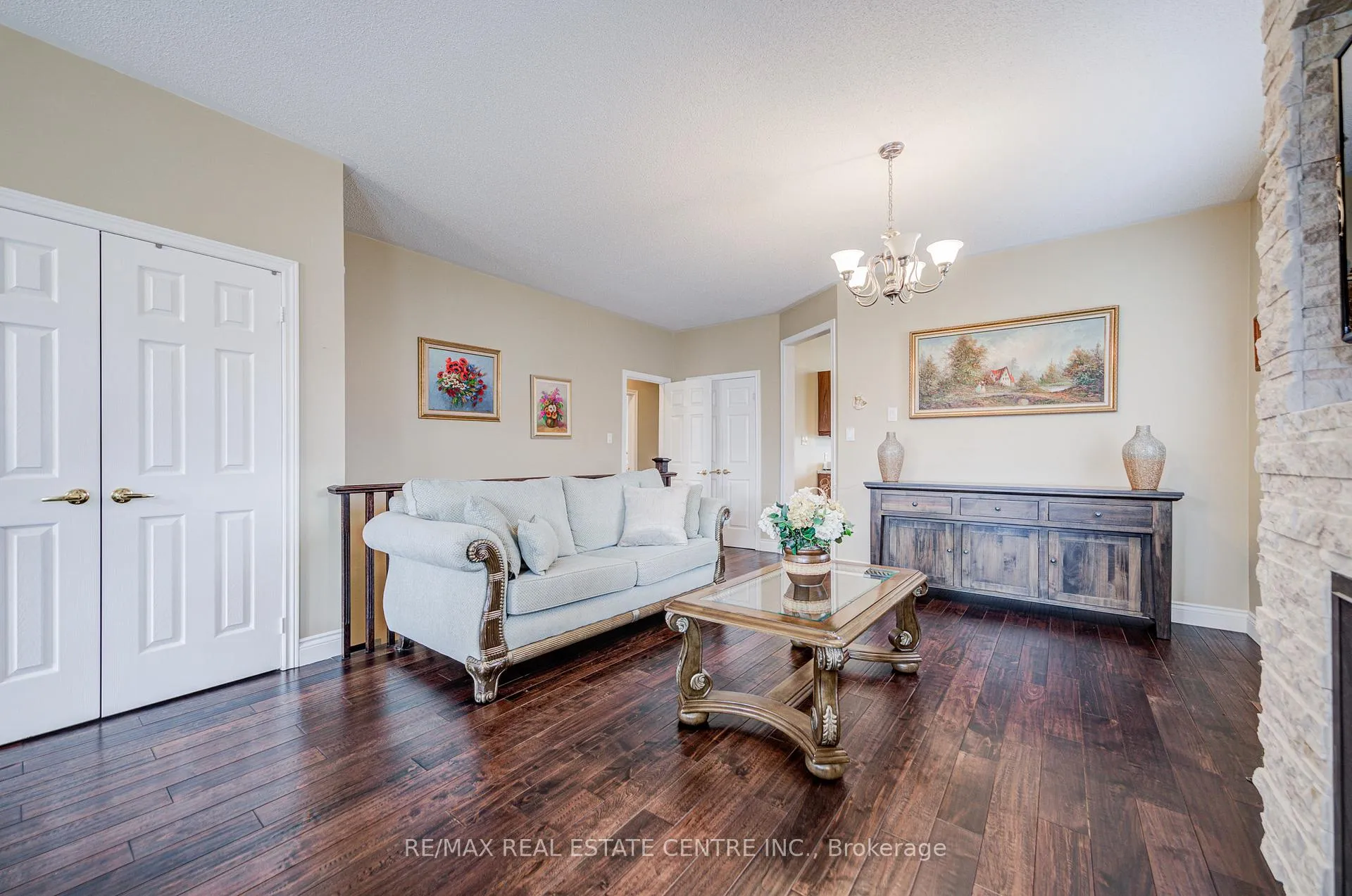 Photo 7 of 7 Carmichael Court, Caledon, Bolton West — HOMEH