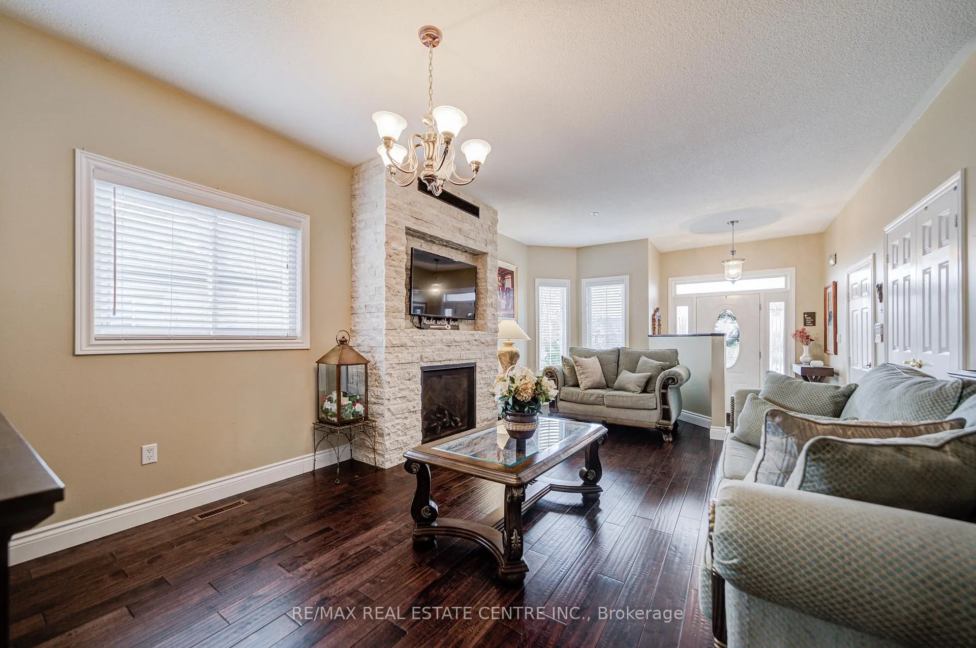 Photo 8 of 7 Carmichael Court, Caledon, Bolton West — HOMEH