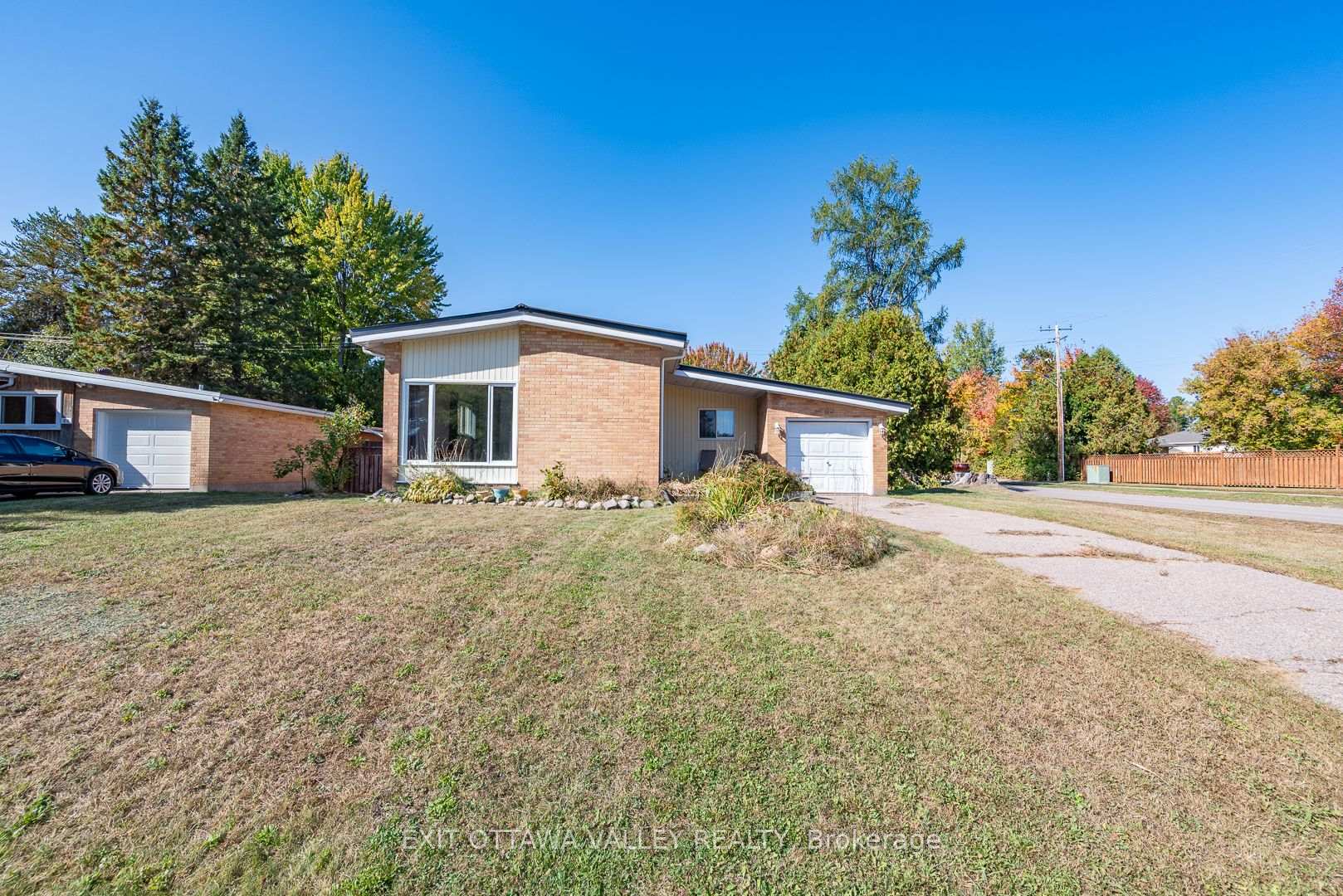 Photo 1 of 85 Frontenac Crescent, Deep River — HOMEH