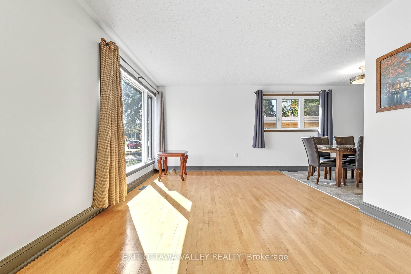 Photo 4 of 85 Frontenac Crescent, Deep River — HOMEH