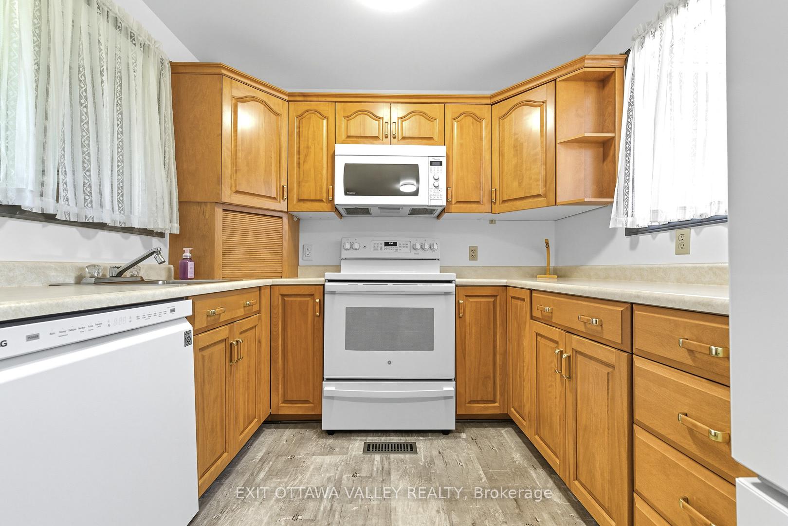 Photo 13 of 85 Frontenac Crescent, Deep River — HOMEH