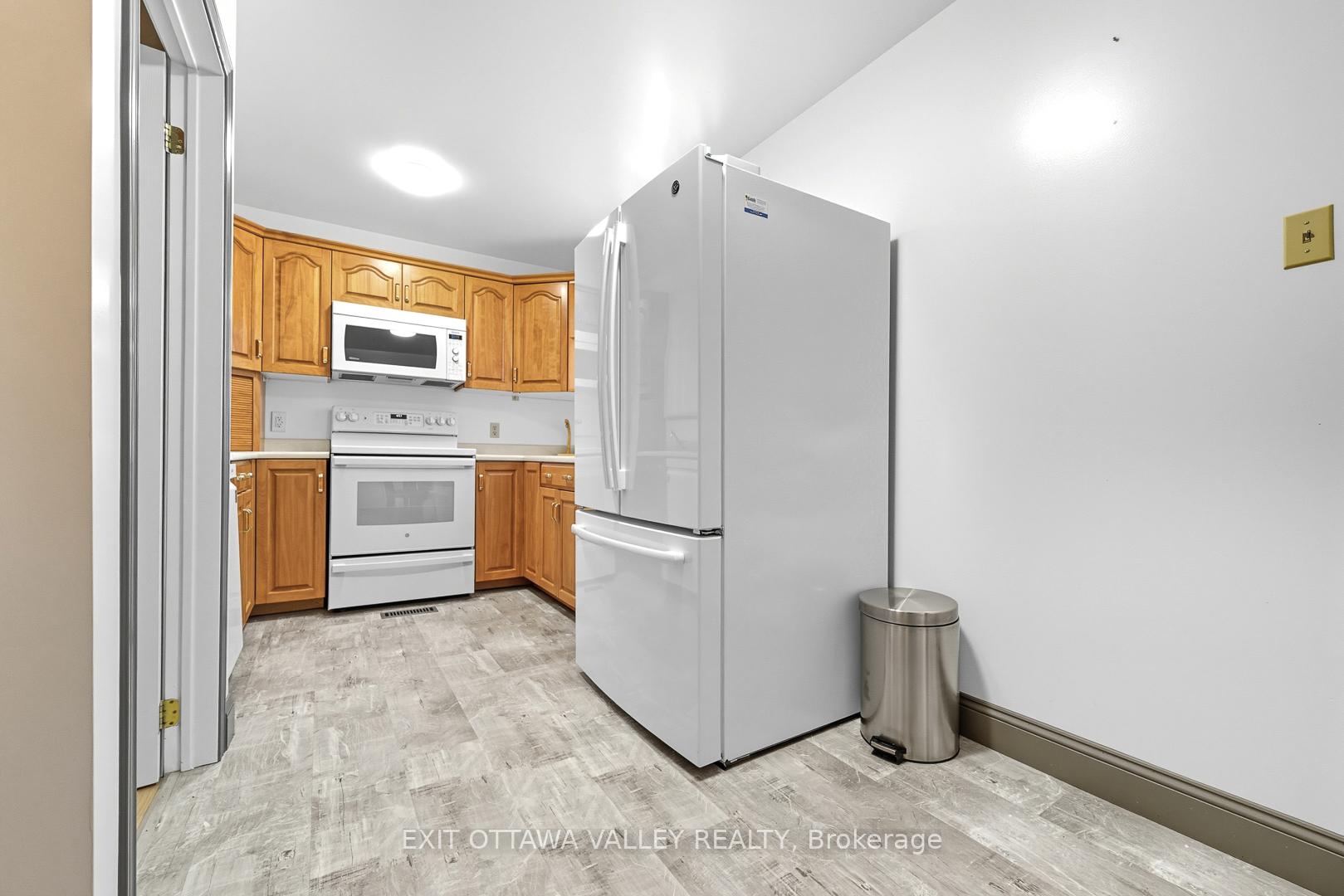 Photo 14 of 85 Frontenac Crescent, Deep River — HOMEH