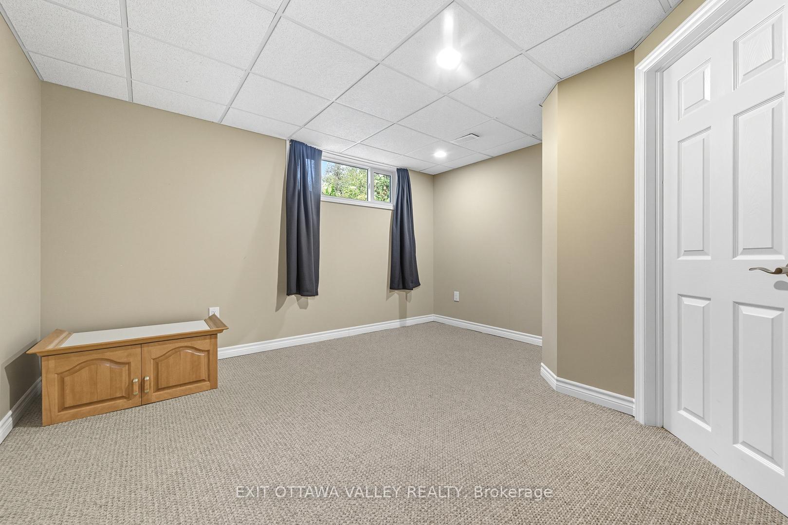 Photo 19 of 85 Frontenac Crescent, Deep River — HOMEH
