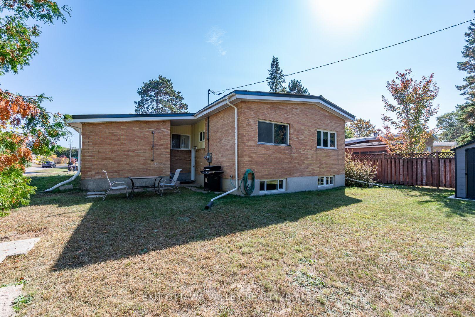 Photo 30 of 85 Frontenac Crescent, Deep River — HOMEH