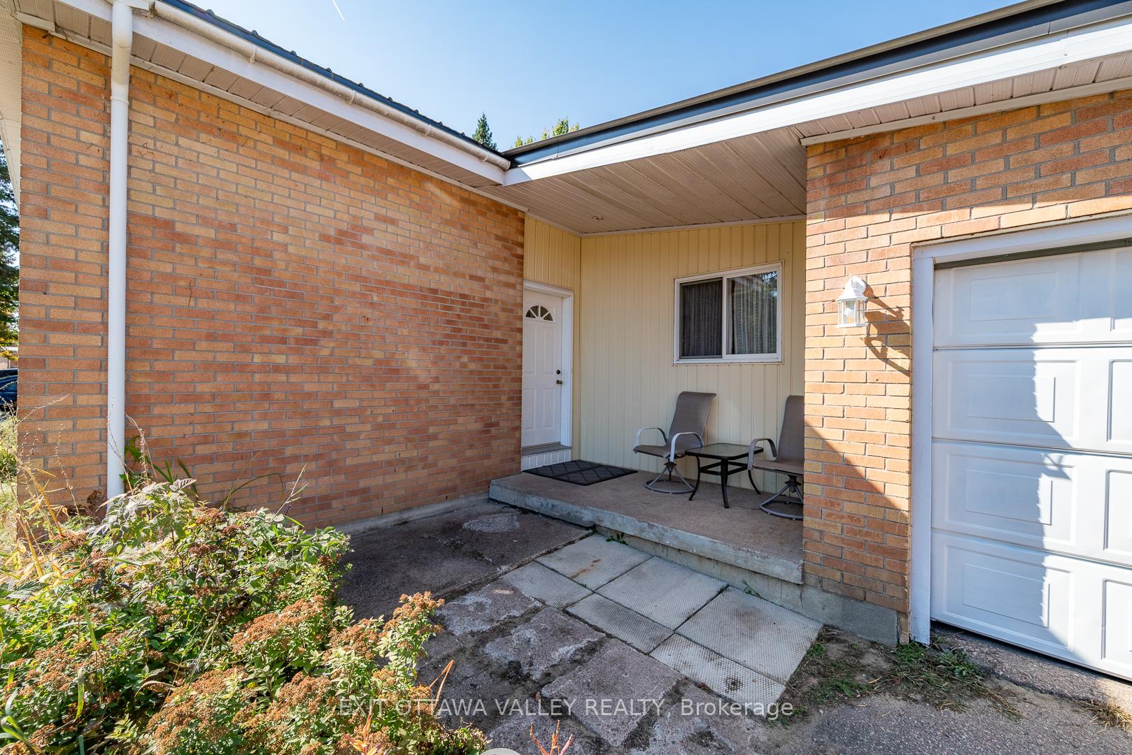 Photo 36 of 85 Frontenac Crescent, Deep River — HOMEH