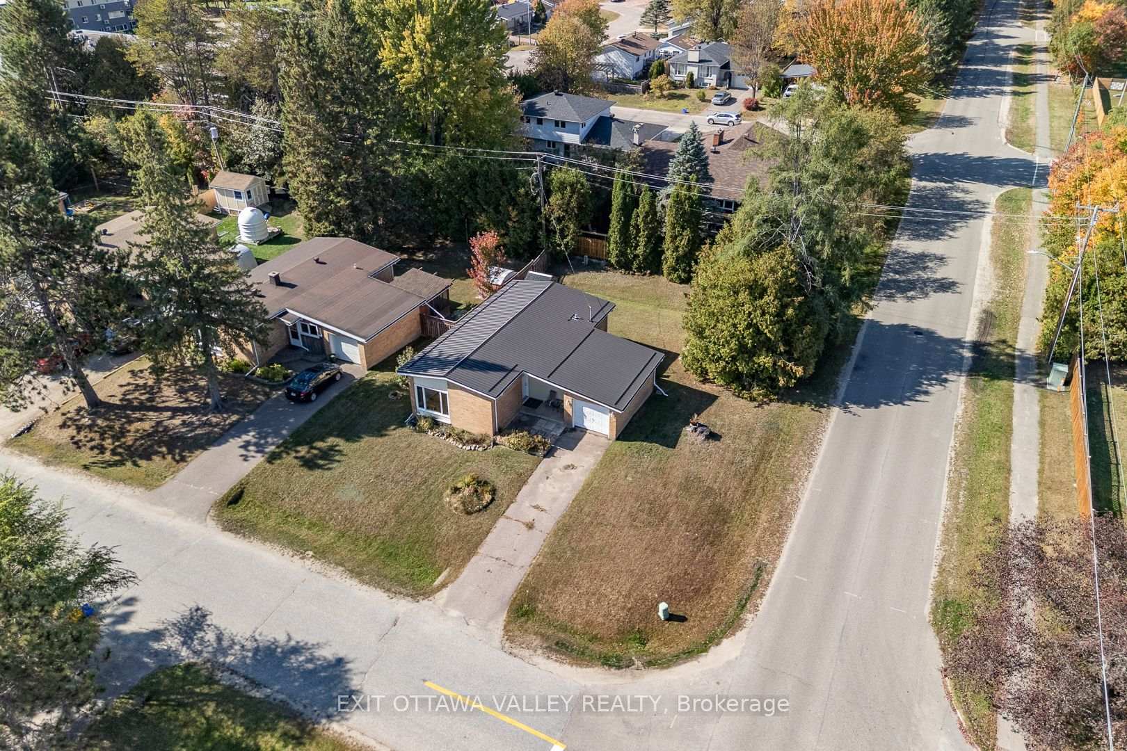 Photo 32 of 85 Frontenac Crescent, Deep River — HOMEH