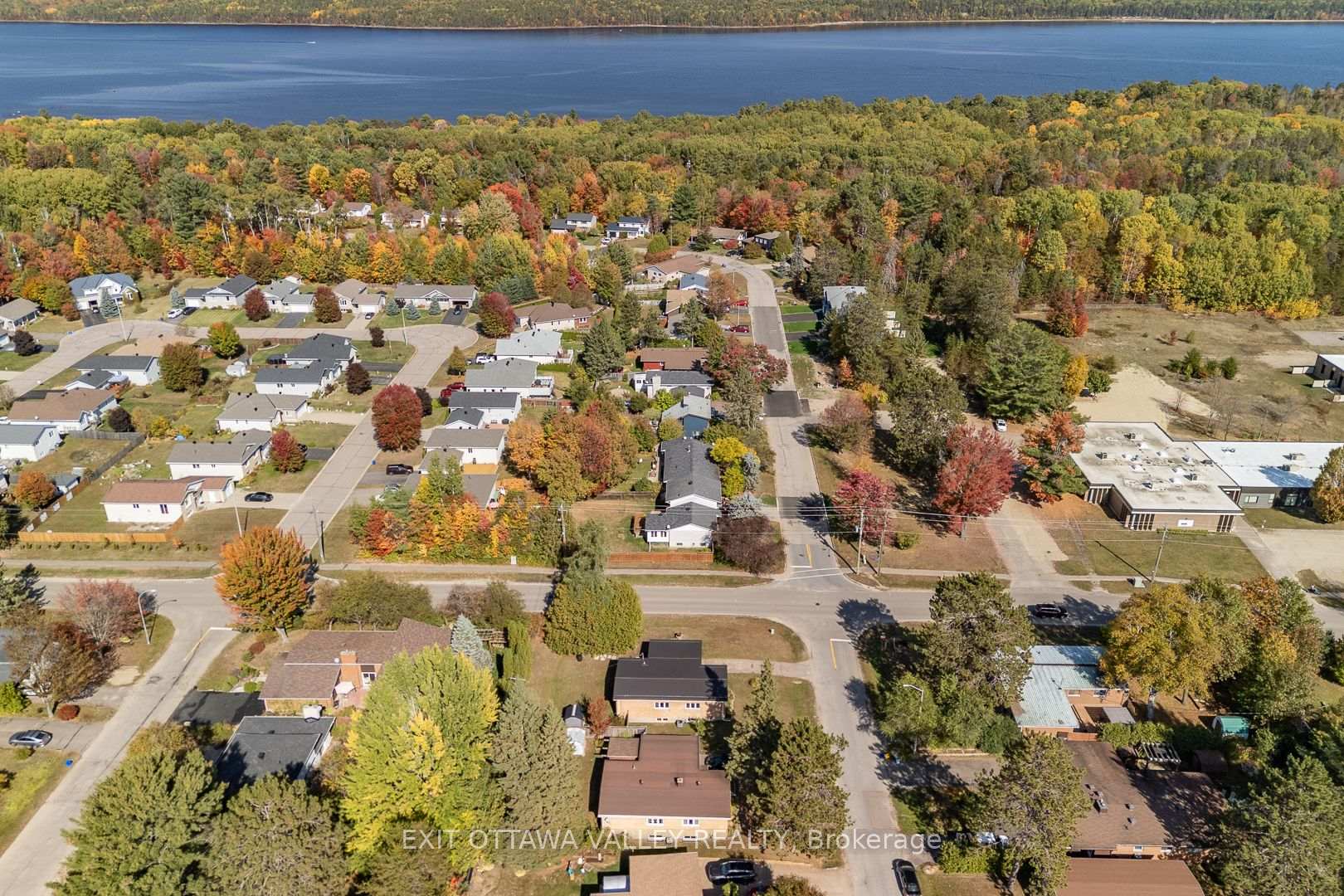 Photo 37 of 85 Frontenac Crescent, Deep River — HOMEH
