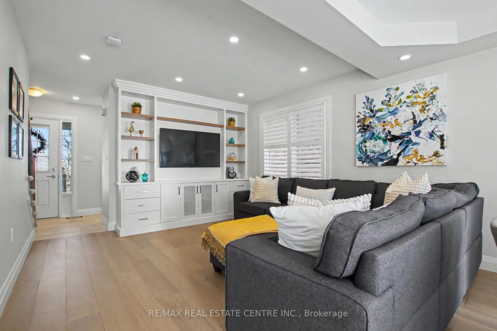 Photo 9 of 940 Clark Boulevard, Milton, Coates — HOMEH