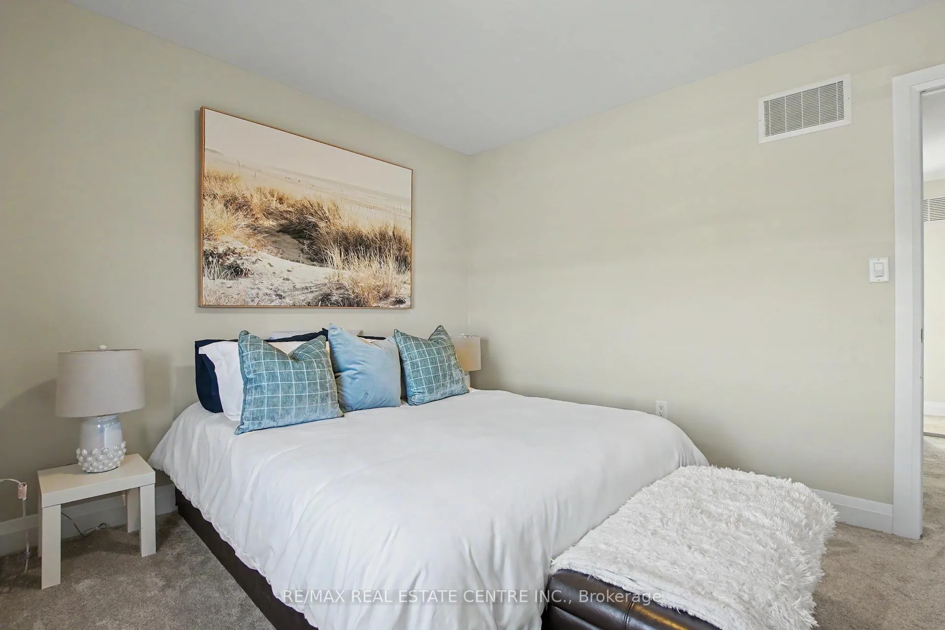 Photo 25 of 940 Clark Boulevard, Milton, Coates — HOMEH