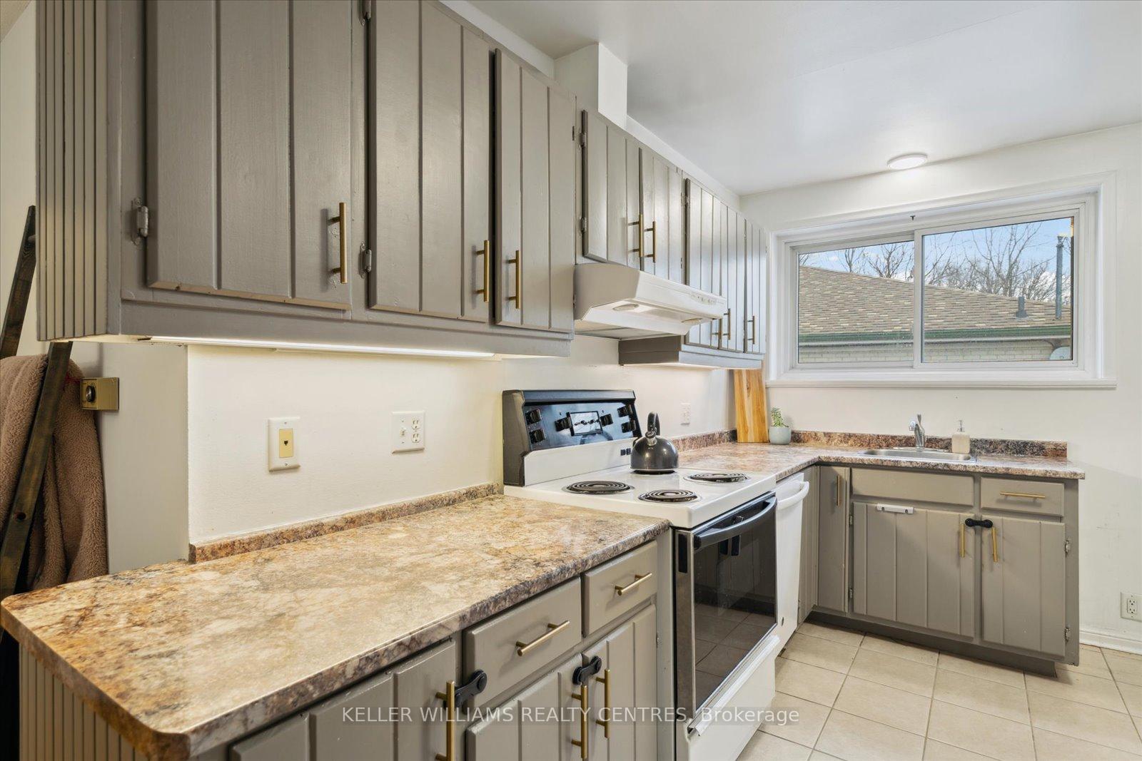 Photo 16 of 56 Murray Drive, Aurora, Aurora Highlands — HOMEH