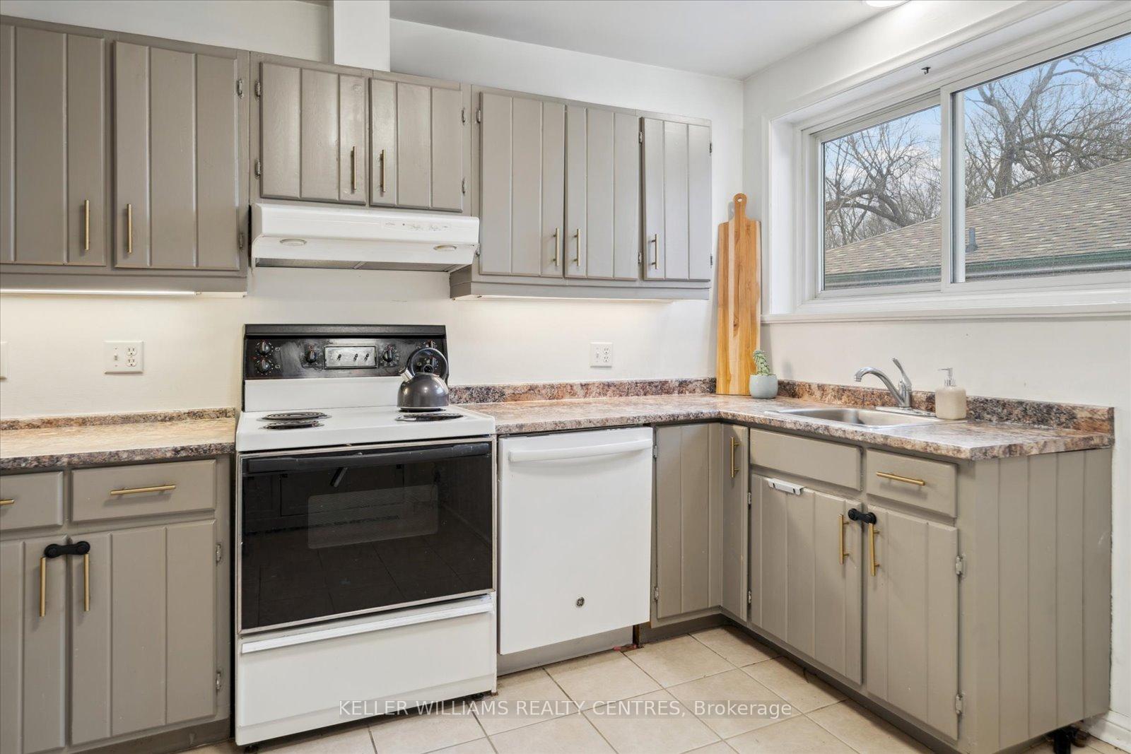 Photo 15 of 56 Murray Drive, Aurora, Aurora Highlands — HOMEH