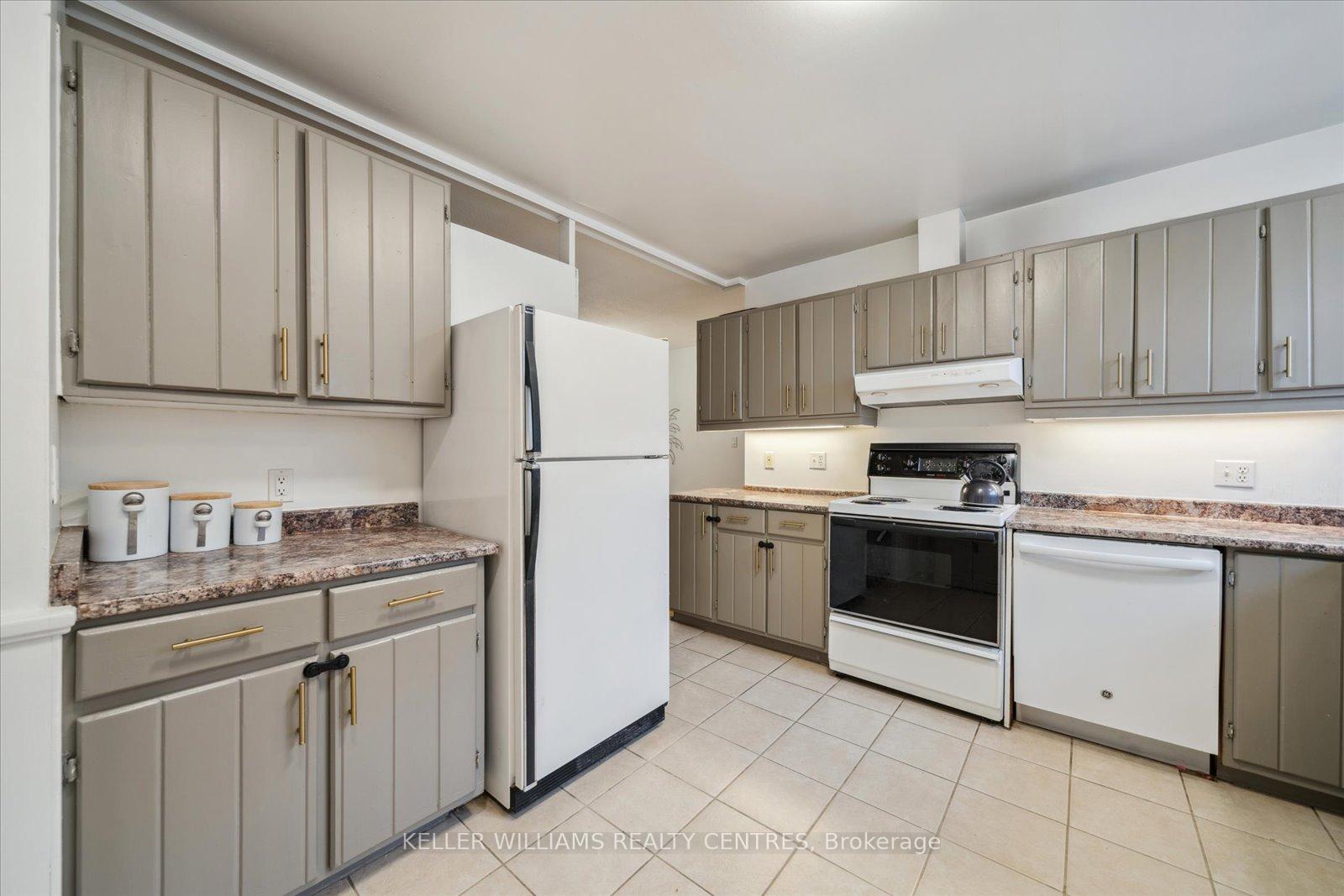 Photo 14 of 56 Murray Drive, Aurora, Aurora Highlands — HOMEH