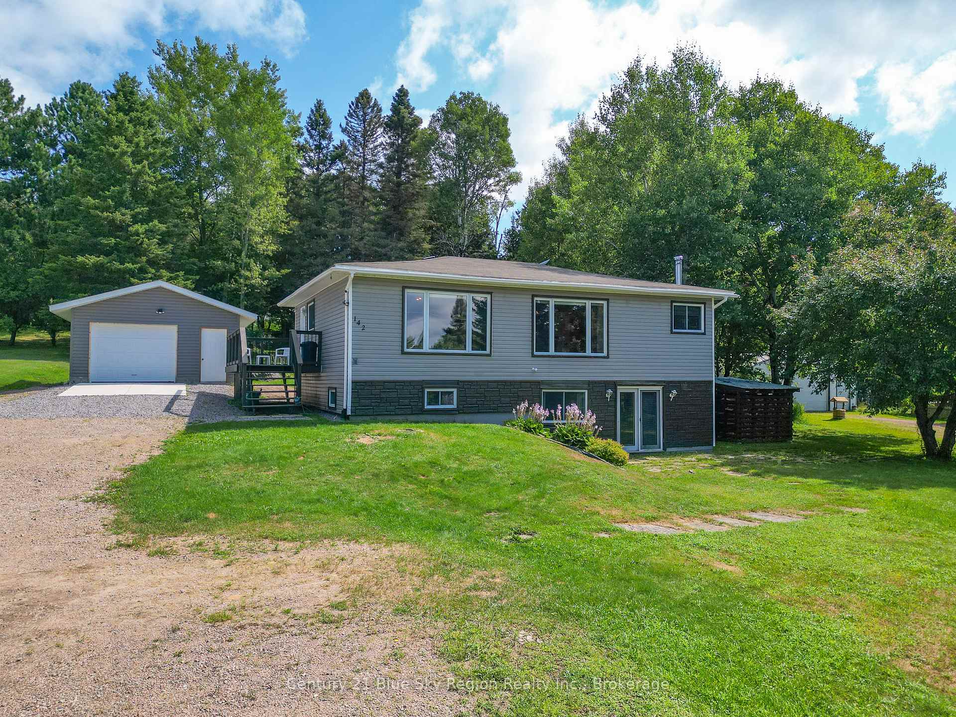 Front of 142 Gagnon Street